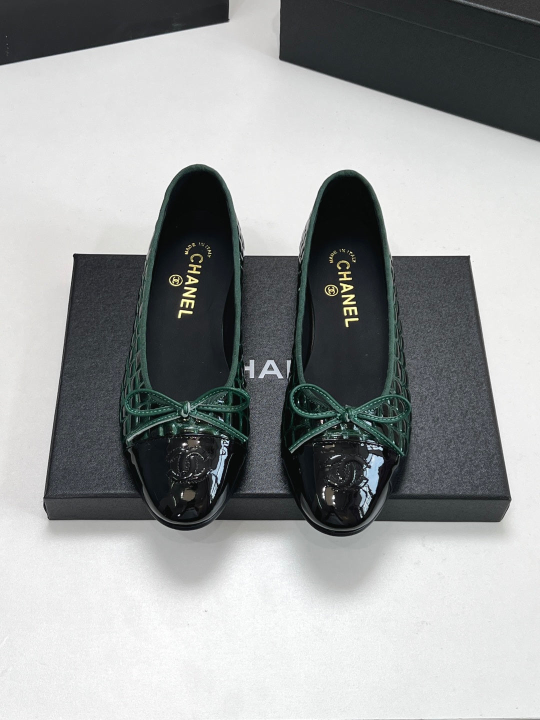 CC 26s Ballet Flats Teal Green Black Crocodile-Embossed Patent Leather 965152