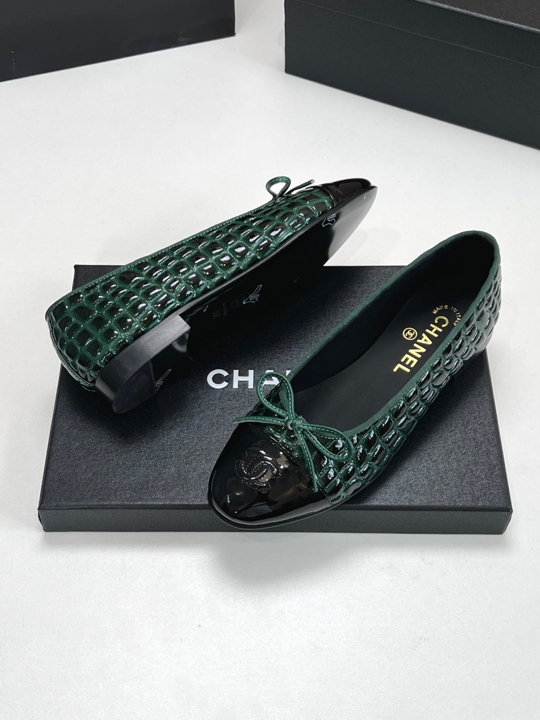 CC 26s Ballet Flats Teal Green Black Crocodile-Embossed Patent Leather 965152