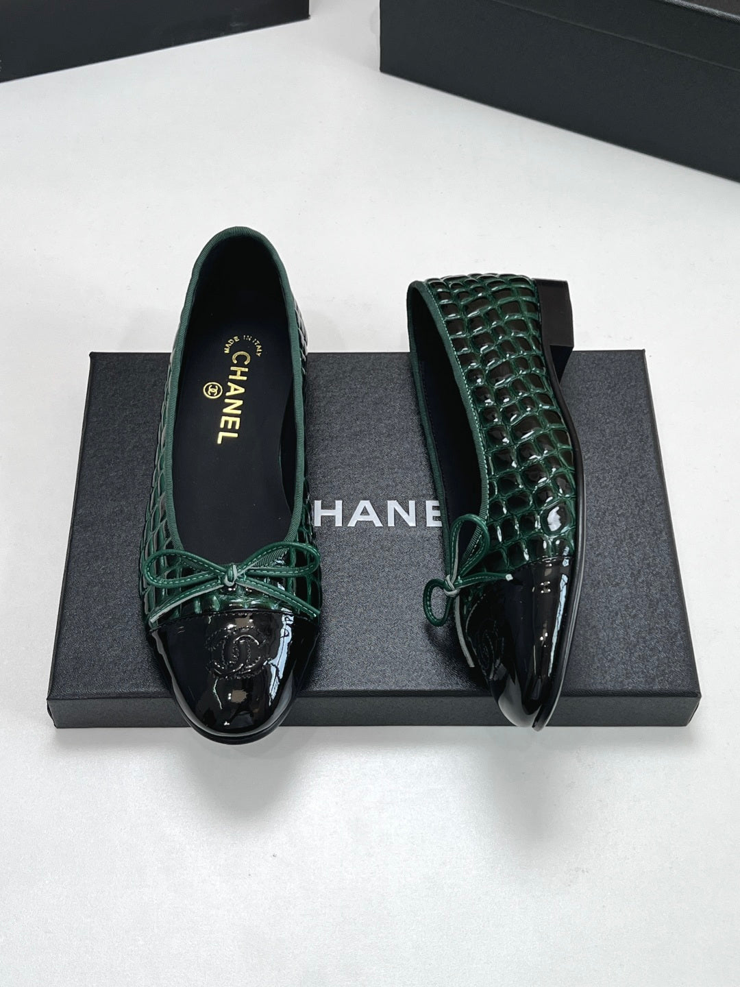CC 26s Ballet Flats Teal Green Black Crocodile-Embossed Patent Leather 965152