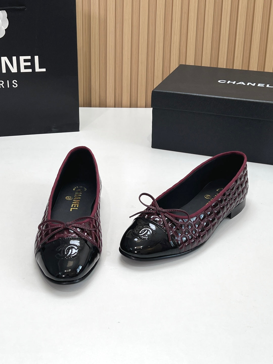 CC 26s Ballet Flats Black Burgundy Crocodile-Embossed Patent Leather 965153
