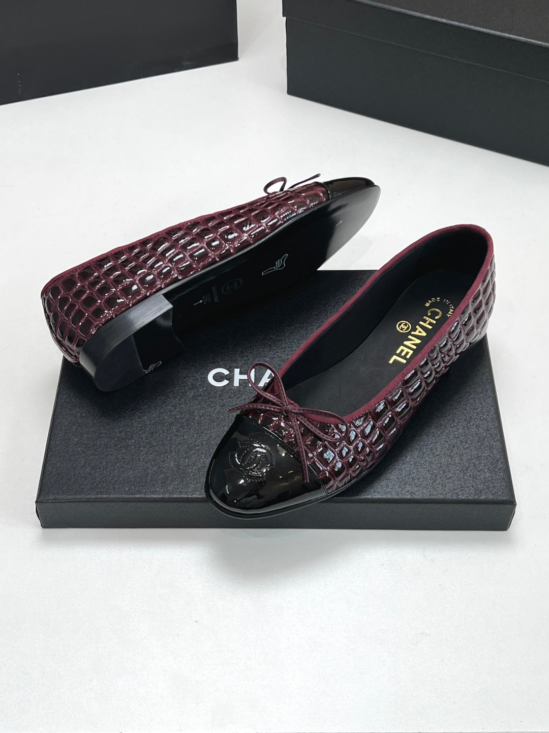 CC 26s Ballet Flats Black Burgundy Crocodile-Embossed Patent Leather 965153