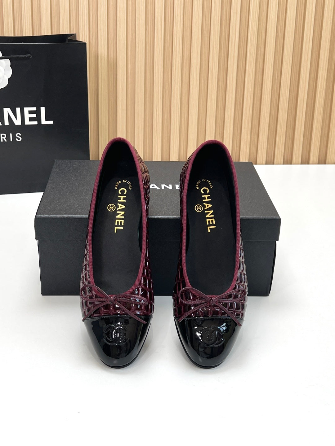 CC 26s Ballet Flats Black Burgundy Crocodile-Embossed Patent Leather 965153