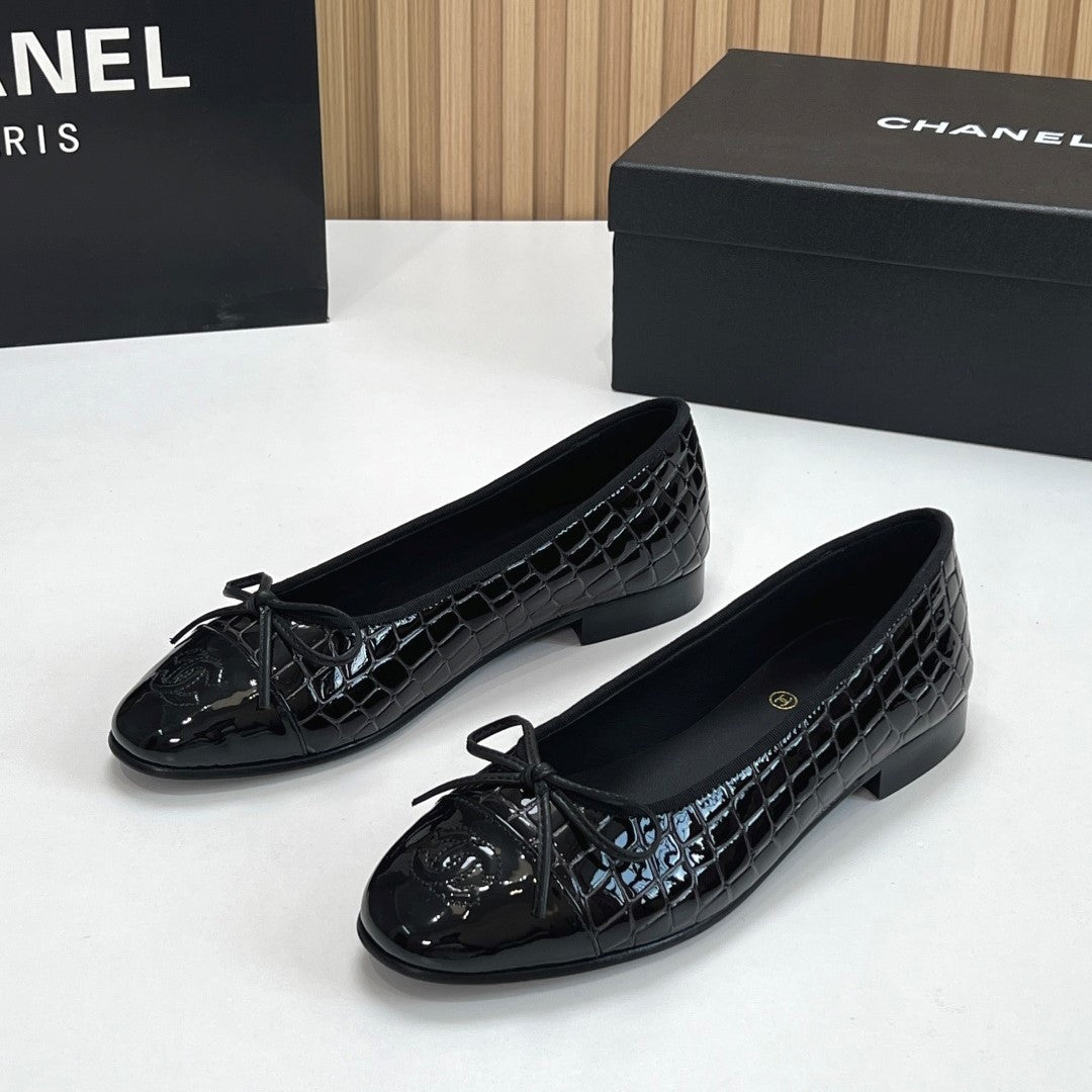 CC 26s Ballet Flats Black Crocodile-Embossed Patent Leather 965154
