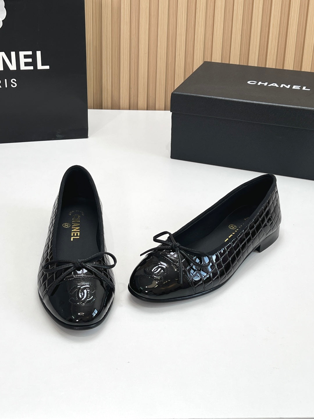 CC 26s Ballet Flats Black Crocodile-Embossed Patent Leather 965154