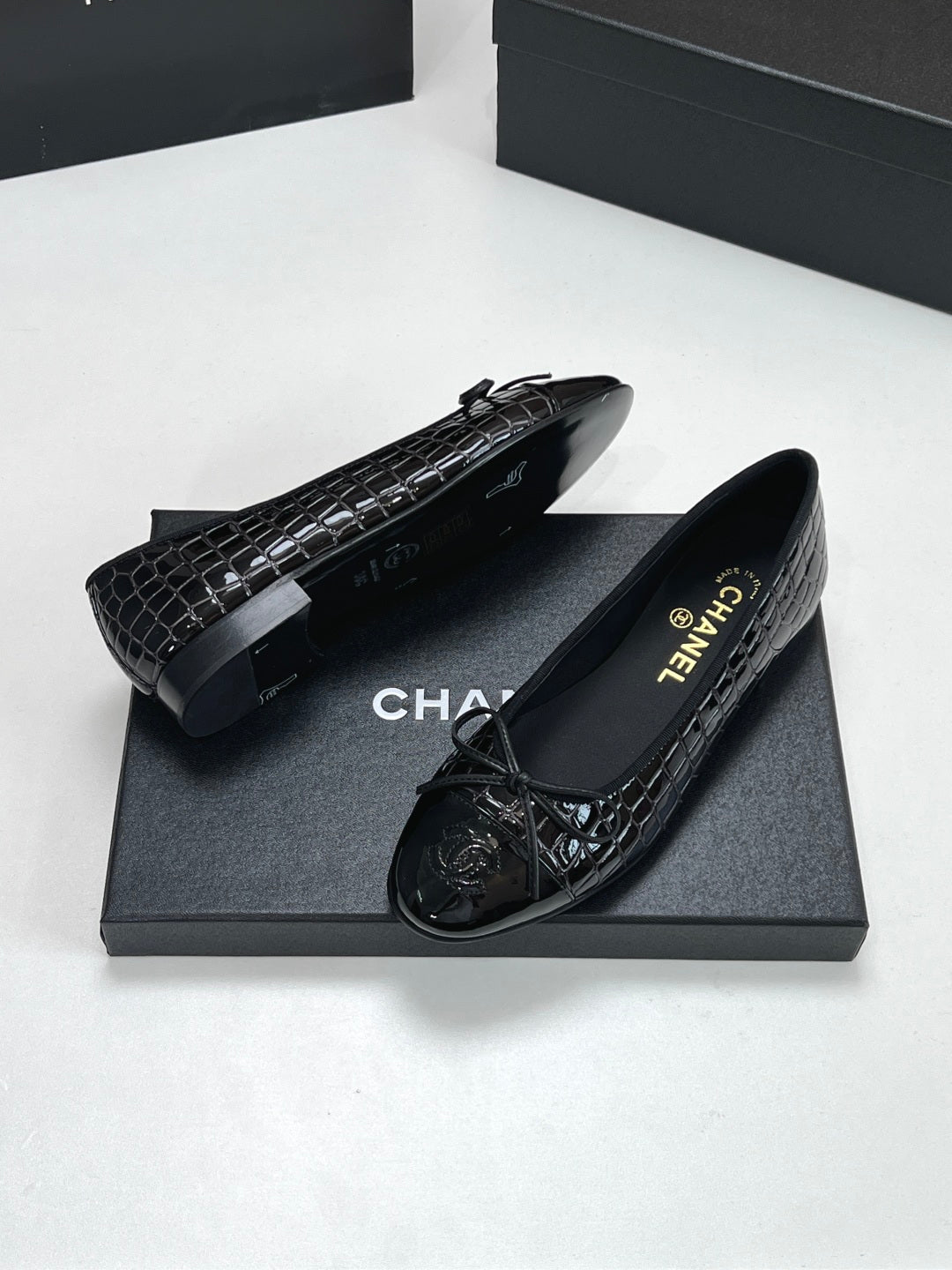CC 26s Ballet Flats Black Crocodile-Embossed Patent Leather 965154