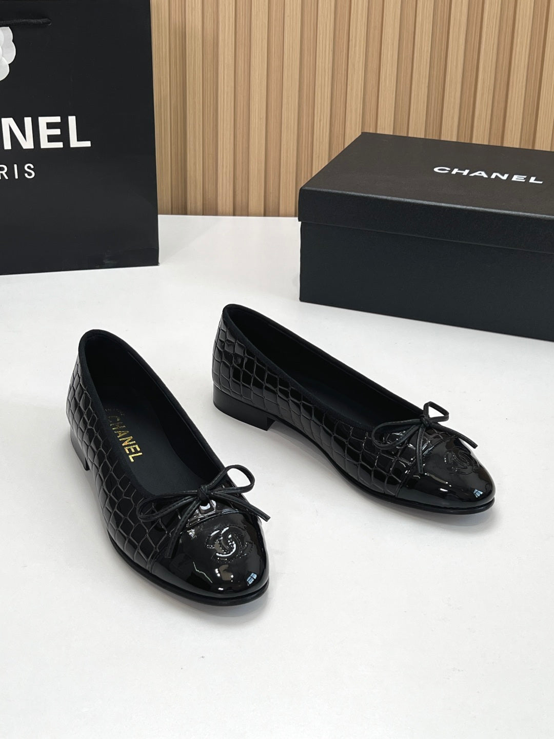CC 26s Ballet Flats Black Crocodile-Embossed Patent Leather 965154