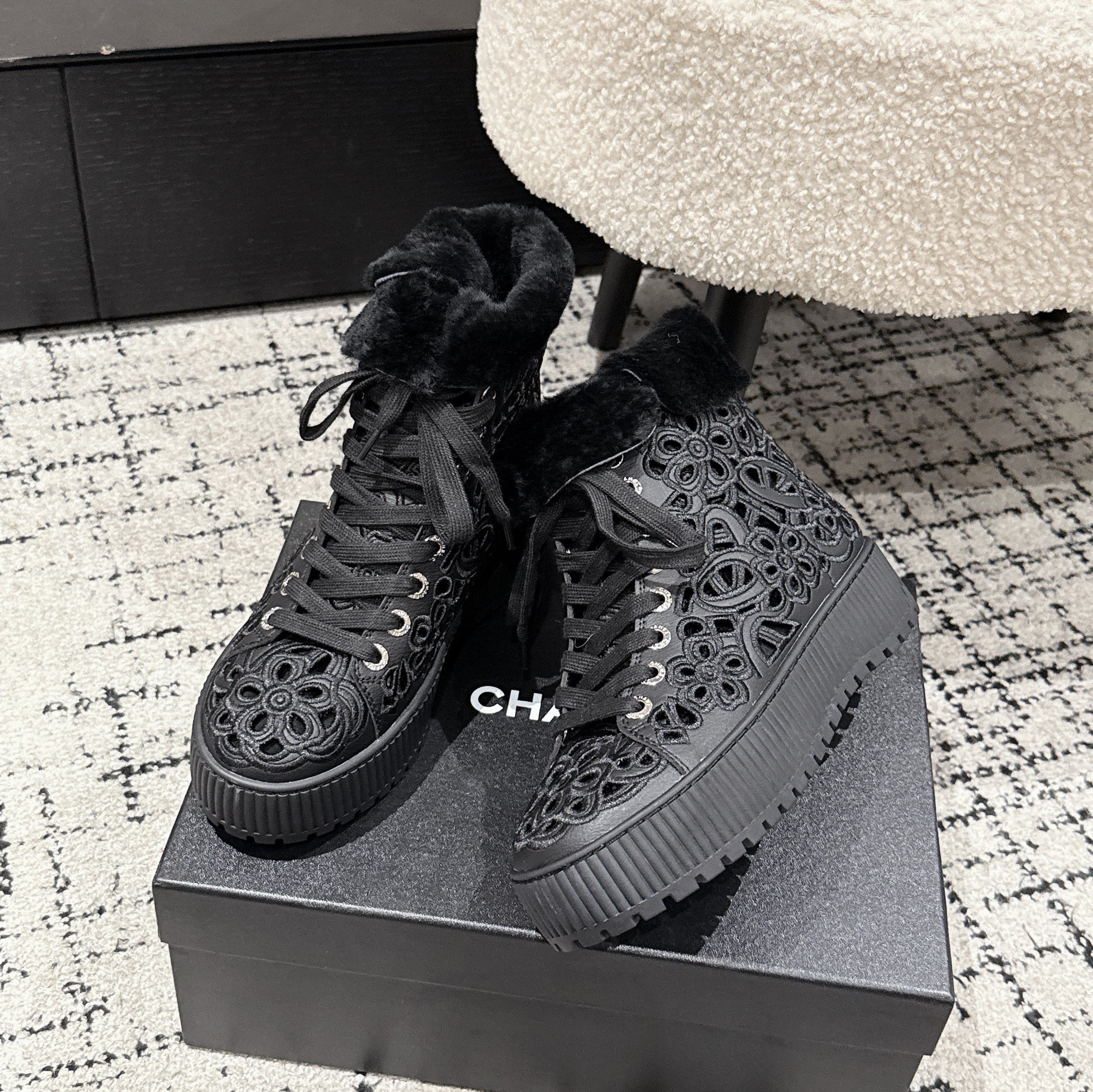 CC 25 AW Ankle Boots Black Flower Perforated Cowhide Wool  541697