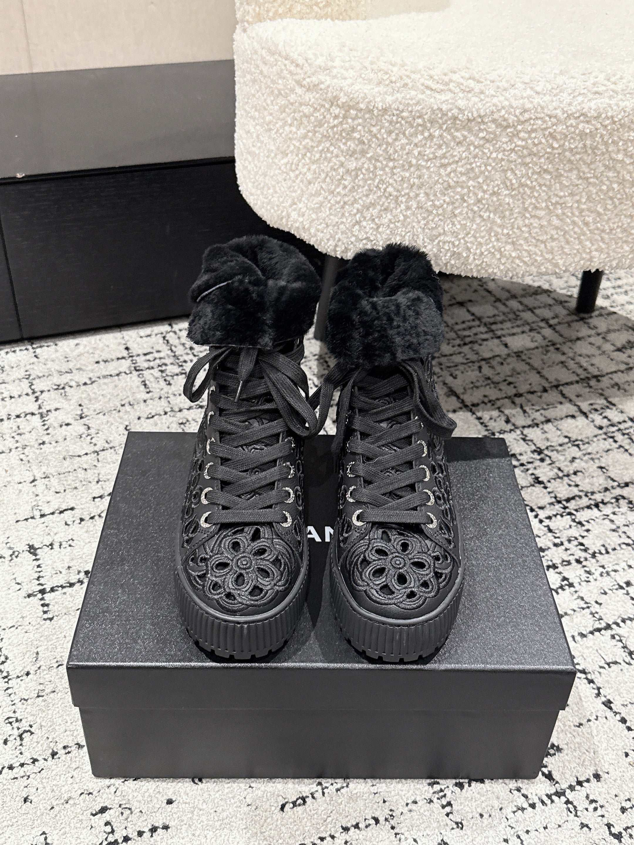 CC 25 AW Ankle Boots Black Flower Perforated Cowhide Wool  541697