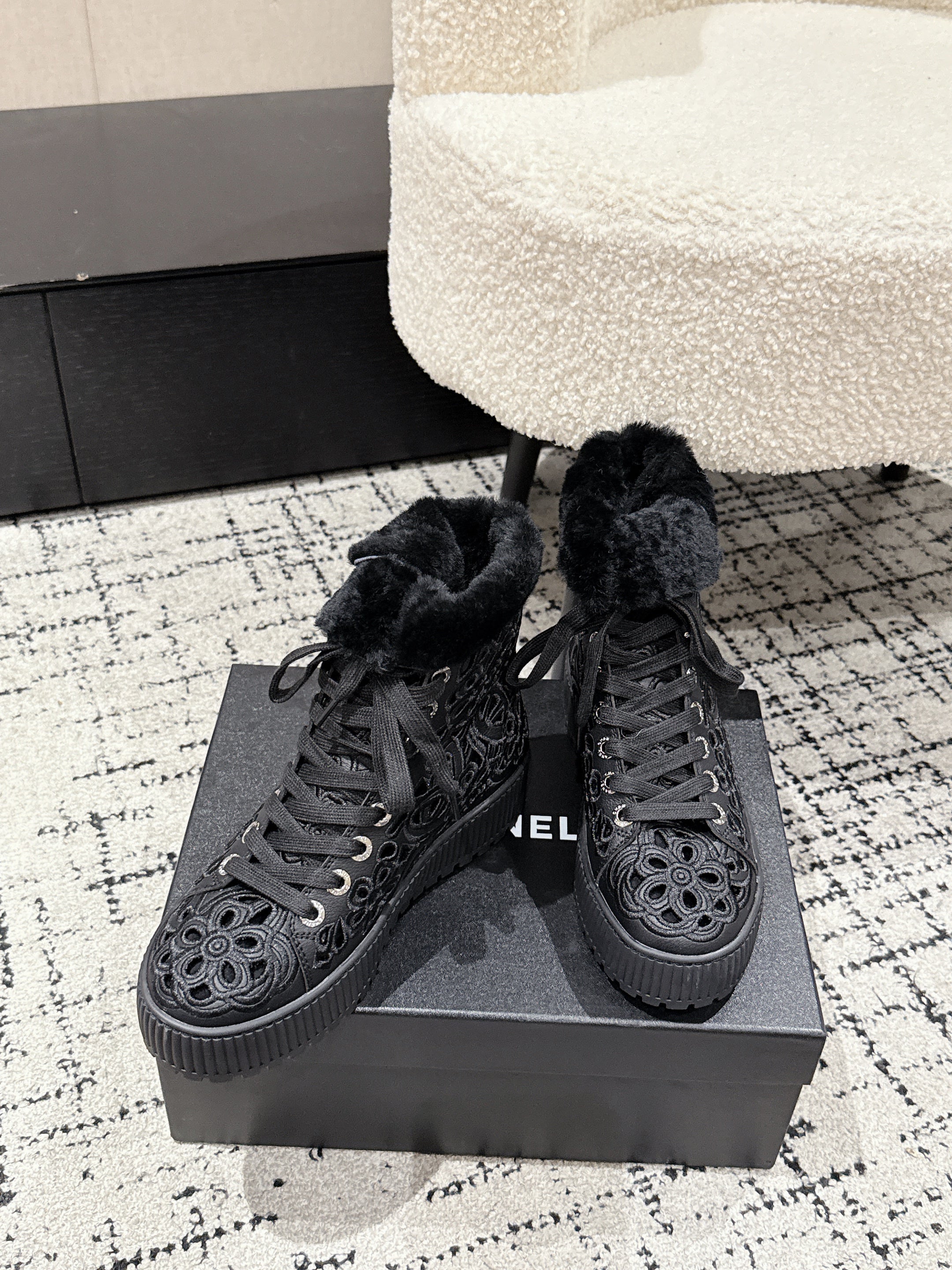 CC 25 AW Ankle Boots Black Flower Perforated Cowhide Wool  541697