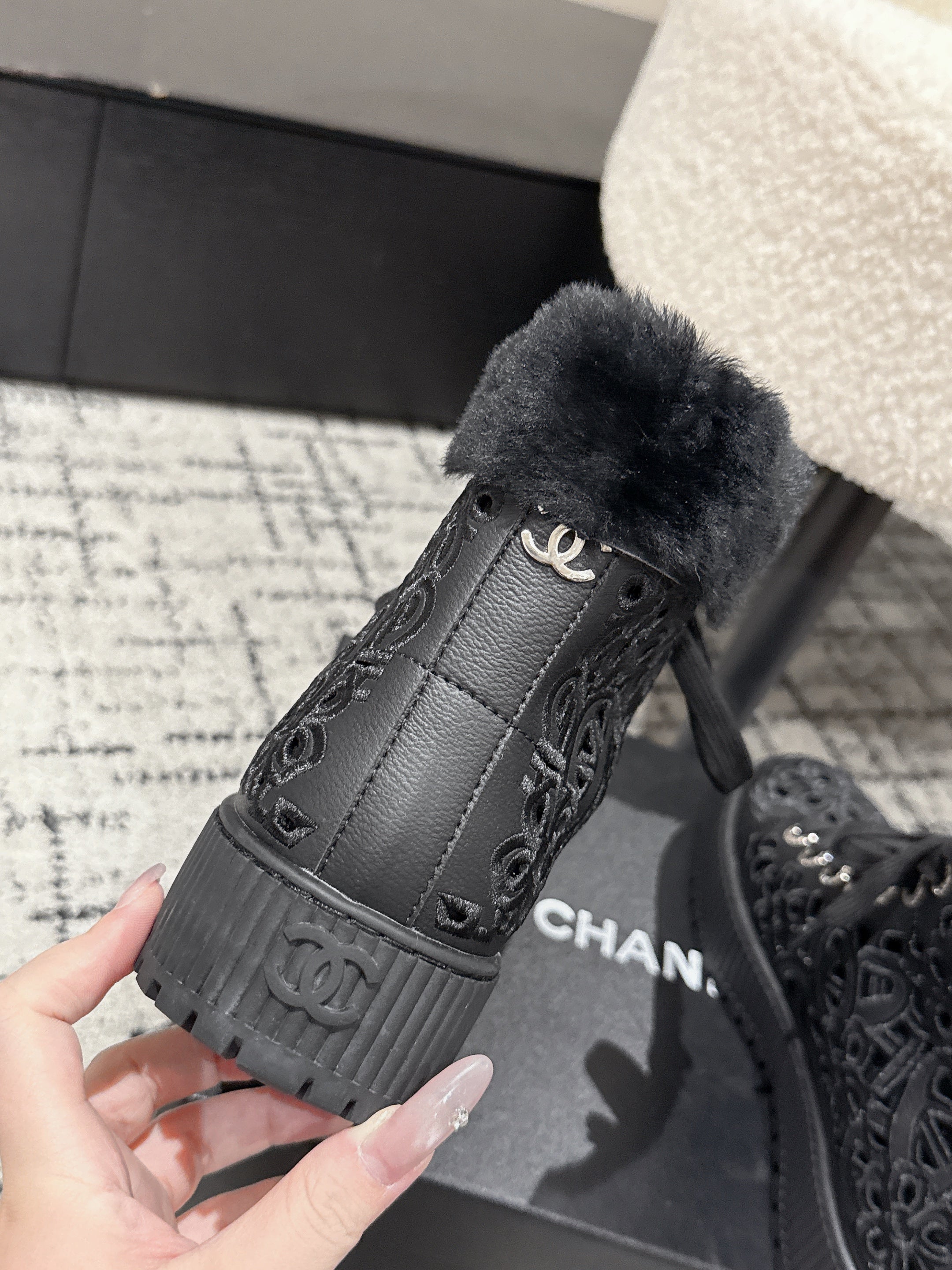 CC 25 AW Ankle Boots Black Flower Perforated Cowhide Wool  541697