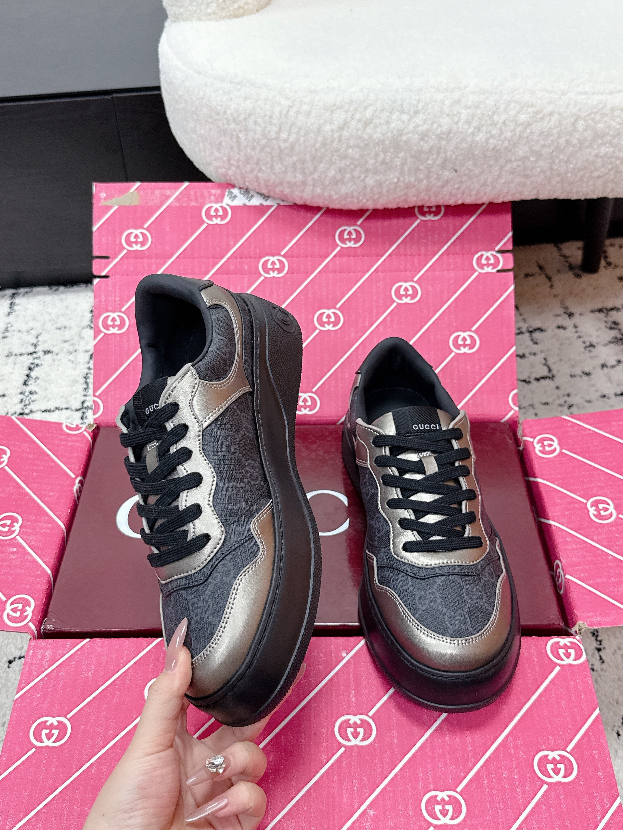 GG Men's Chunky Sneaker Gold Black Leather Canvas 617505