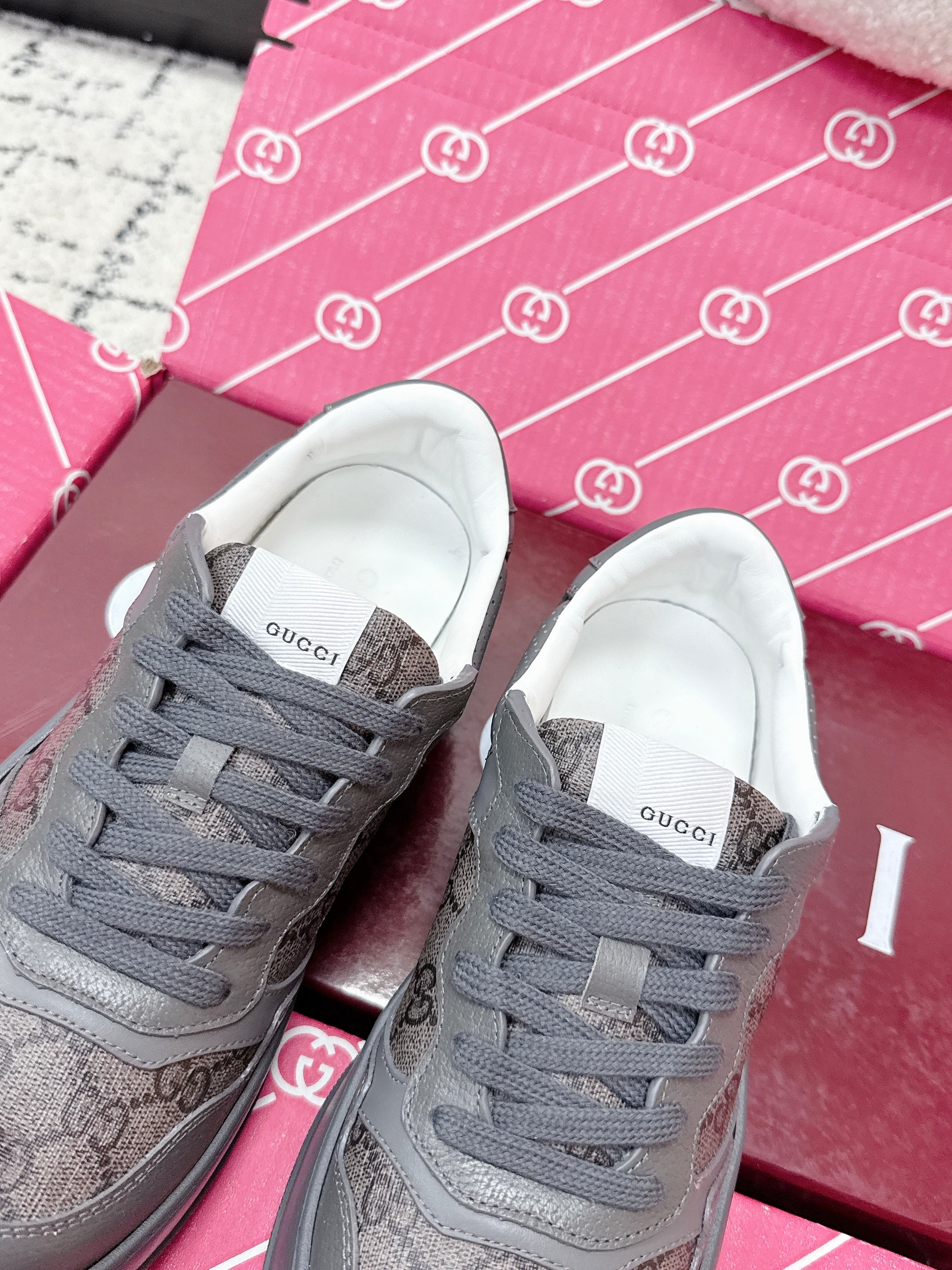 GG Men's Chunky Sneaker Grey Leather Canvas 617507