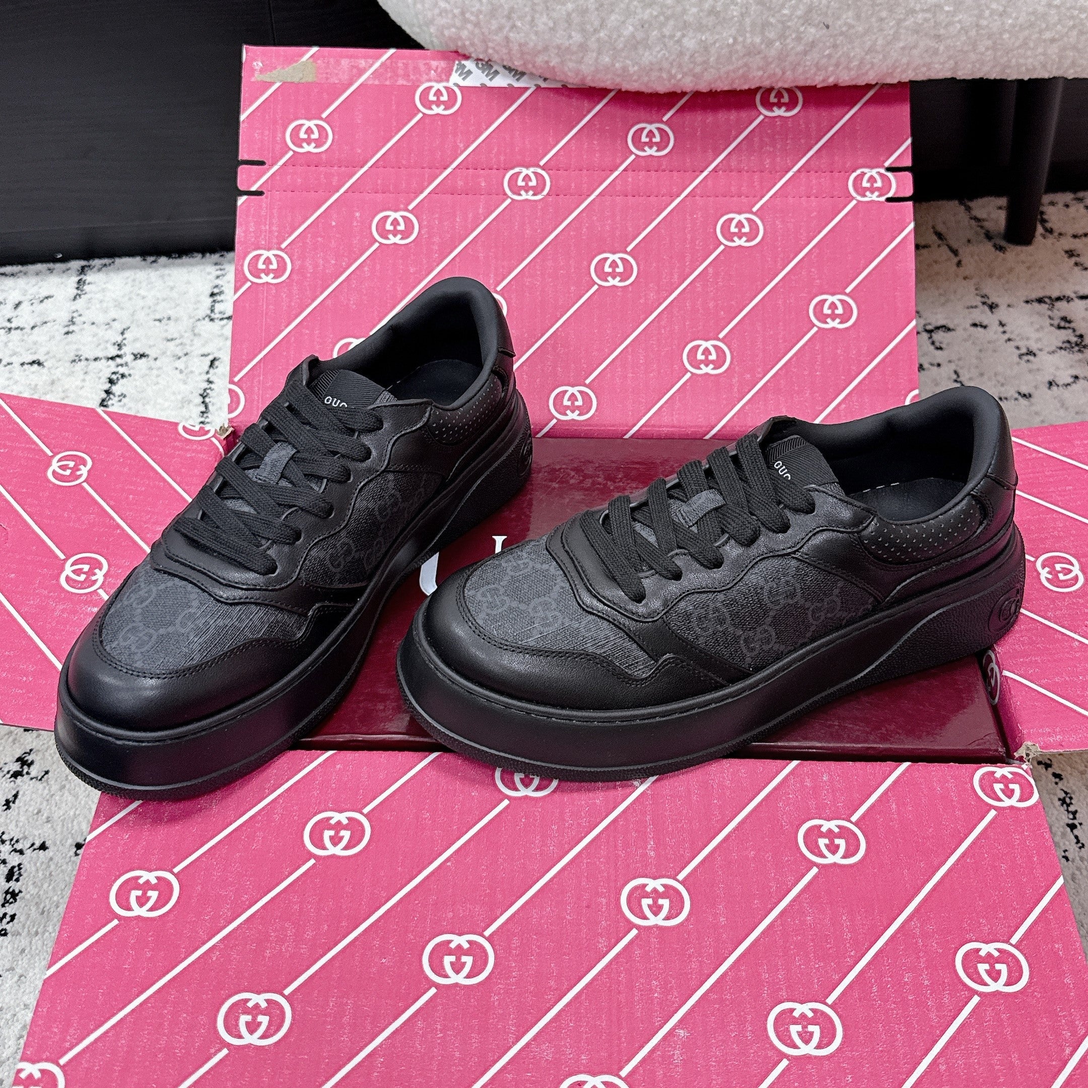 GG Men's Chunky Sneaker Black Leather Canvas 617508