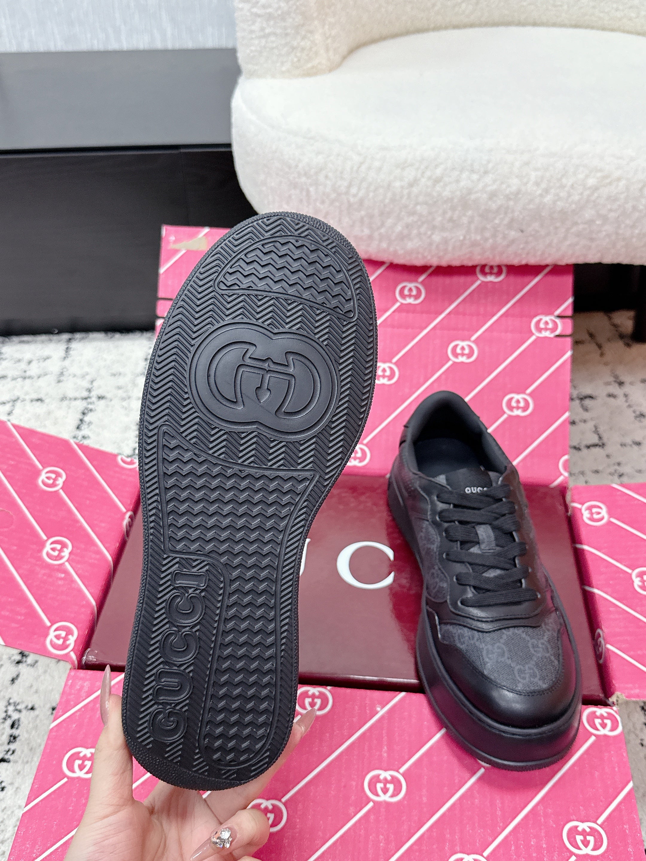 GG Men's Chunky Sneaker Black Leather Canvas 617508