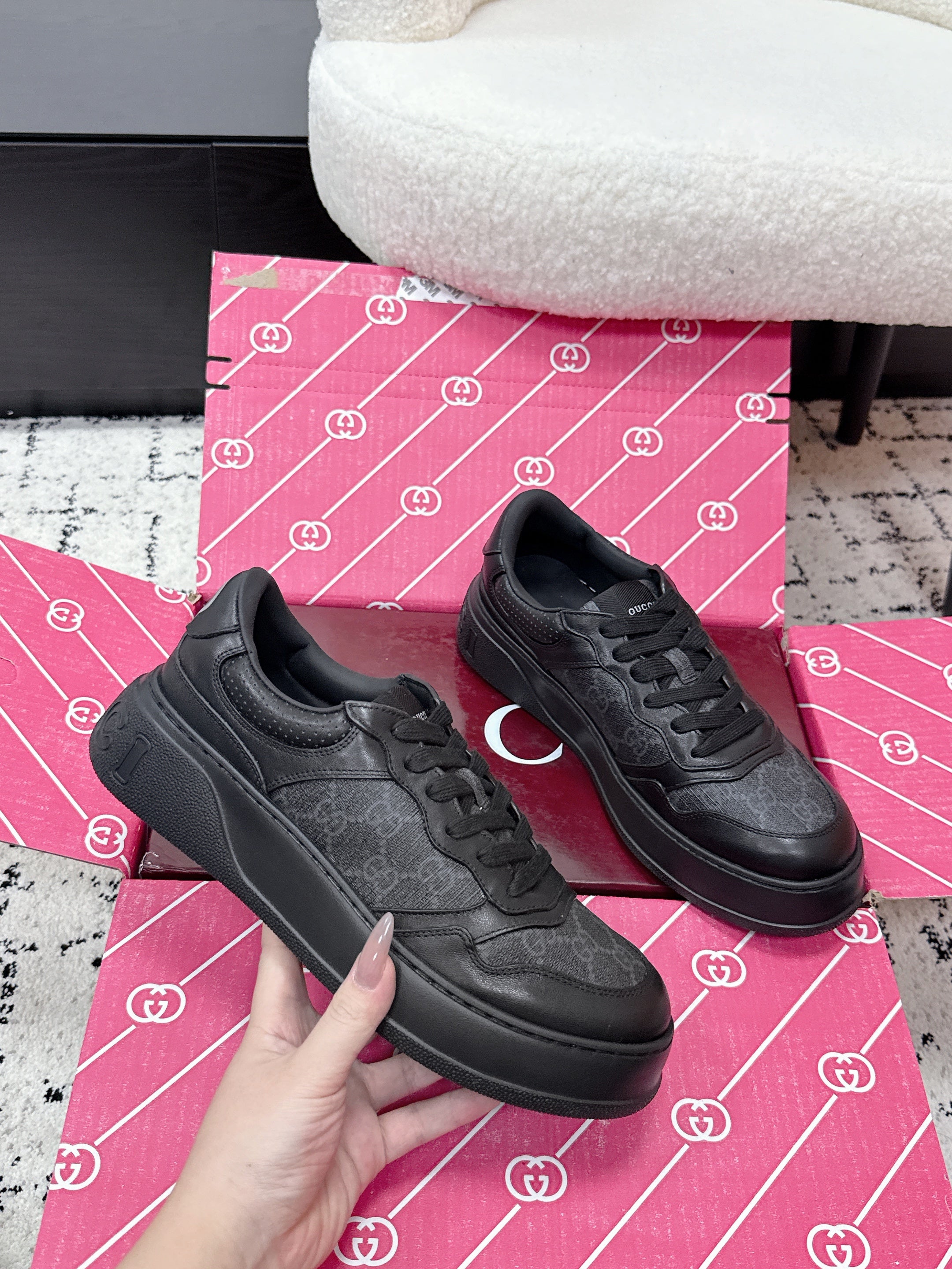 GG Men's Chunky Sneaker Black Leather Canvas 617508
