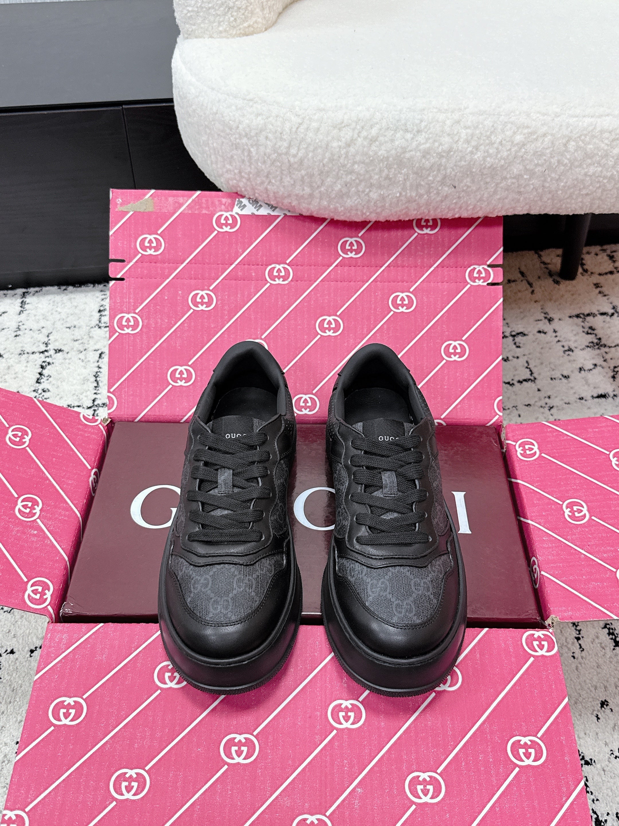 GG Men's Chunky Sneaker Black Leather Canvas 617508