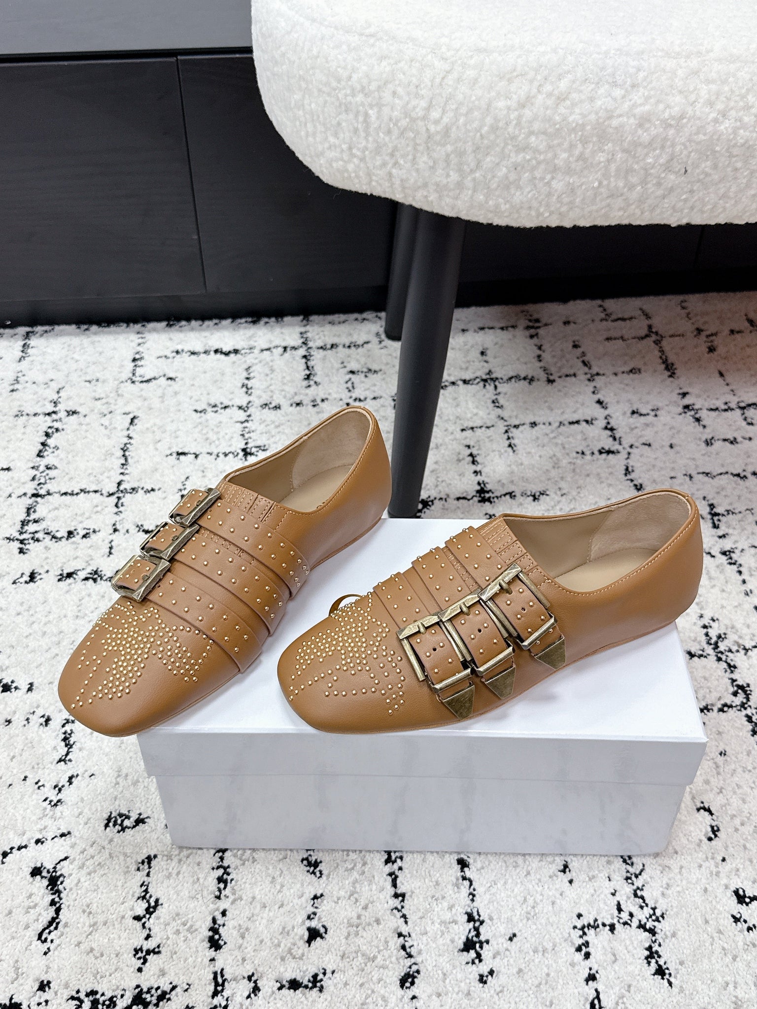 Chloé 26S Flat Shoes in Brown Calfskin with Metal Studs