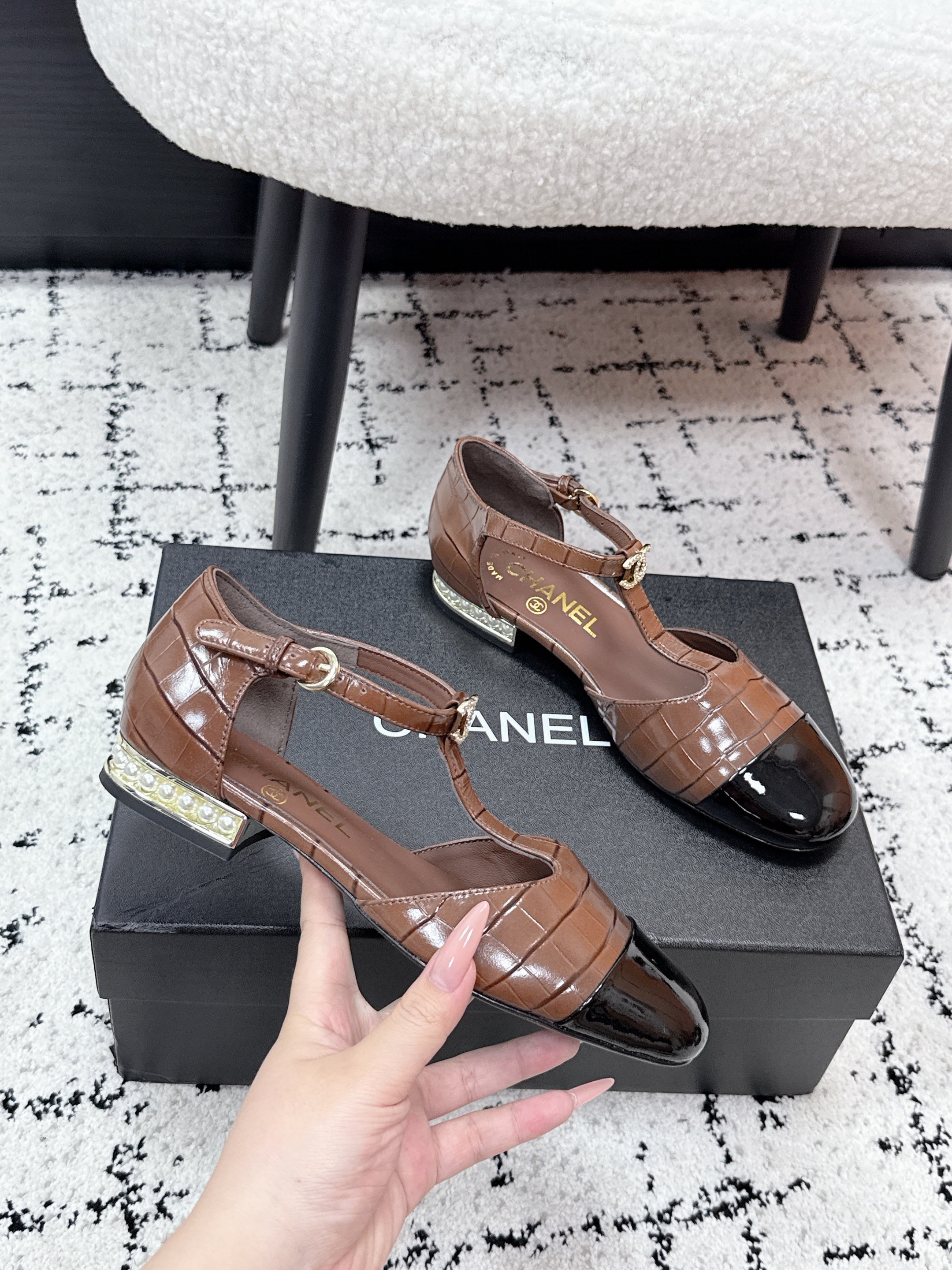 CC SS26 Mary Jane T Strap Black Brown Crocodile Embossed Patent Calfskin 679018