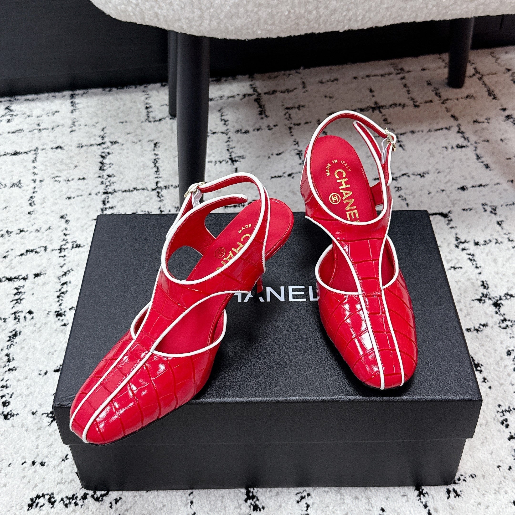 CC SS26 Slingbacks 9.5cm Red White Crocodile Embossed Patent Calfskin 679035