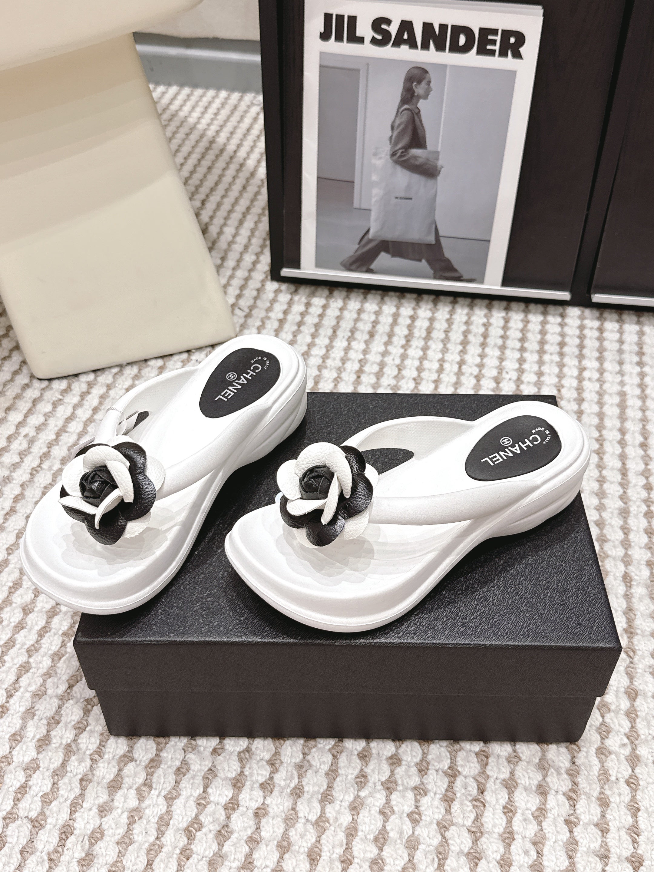 CC 26SS Thong Sandals Black White Leather 721683