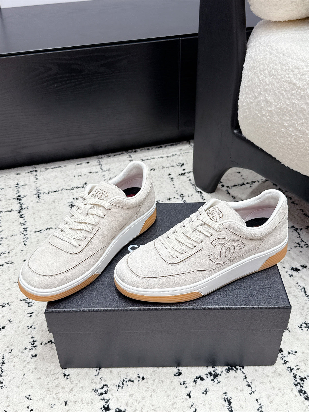 CC 26S Logo Sneakers 3.5cm Off White Suede 109955