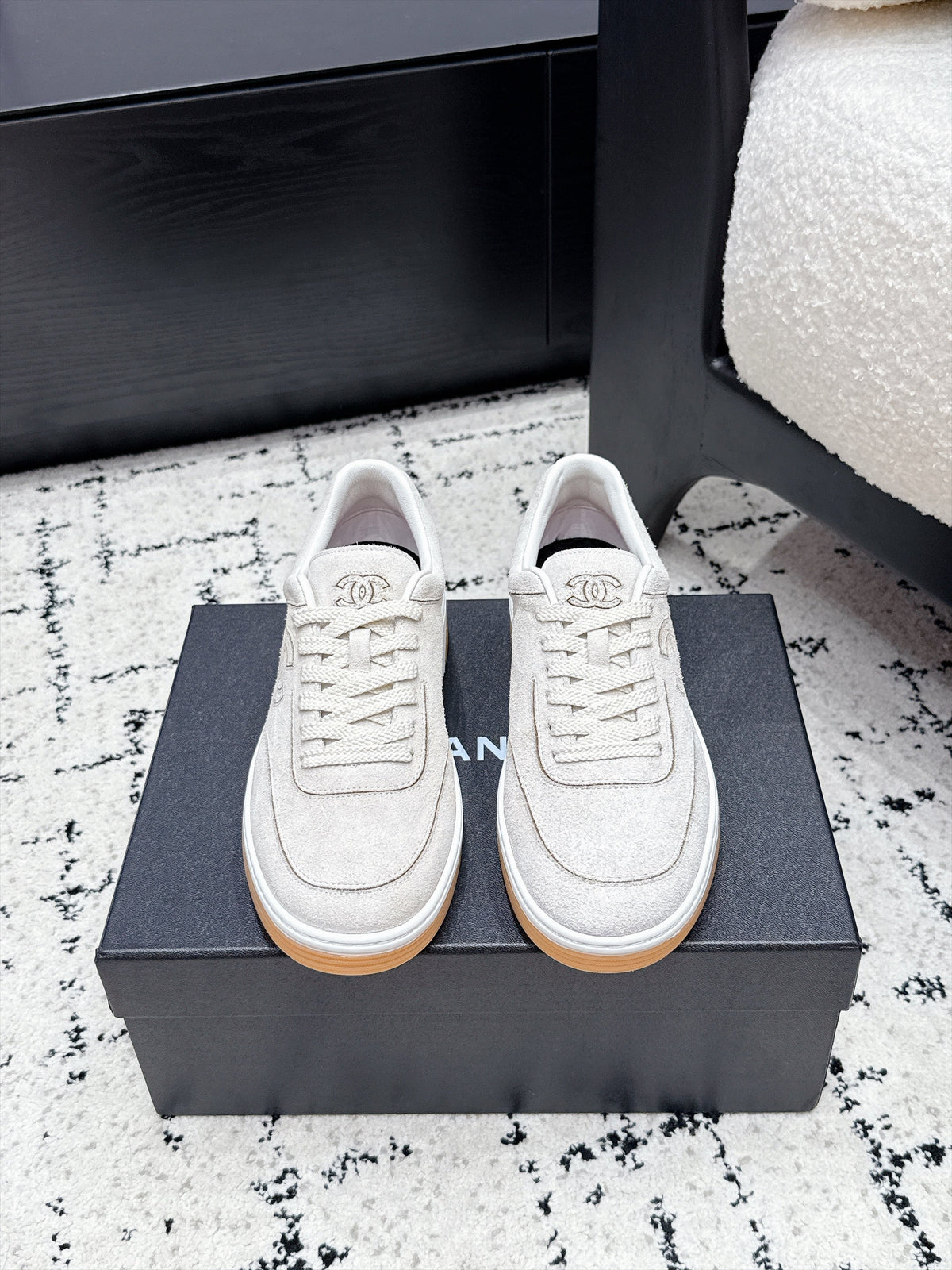 CC 26S Logo Sneakers 3.5cm Off White Suede 109955