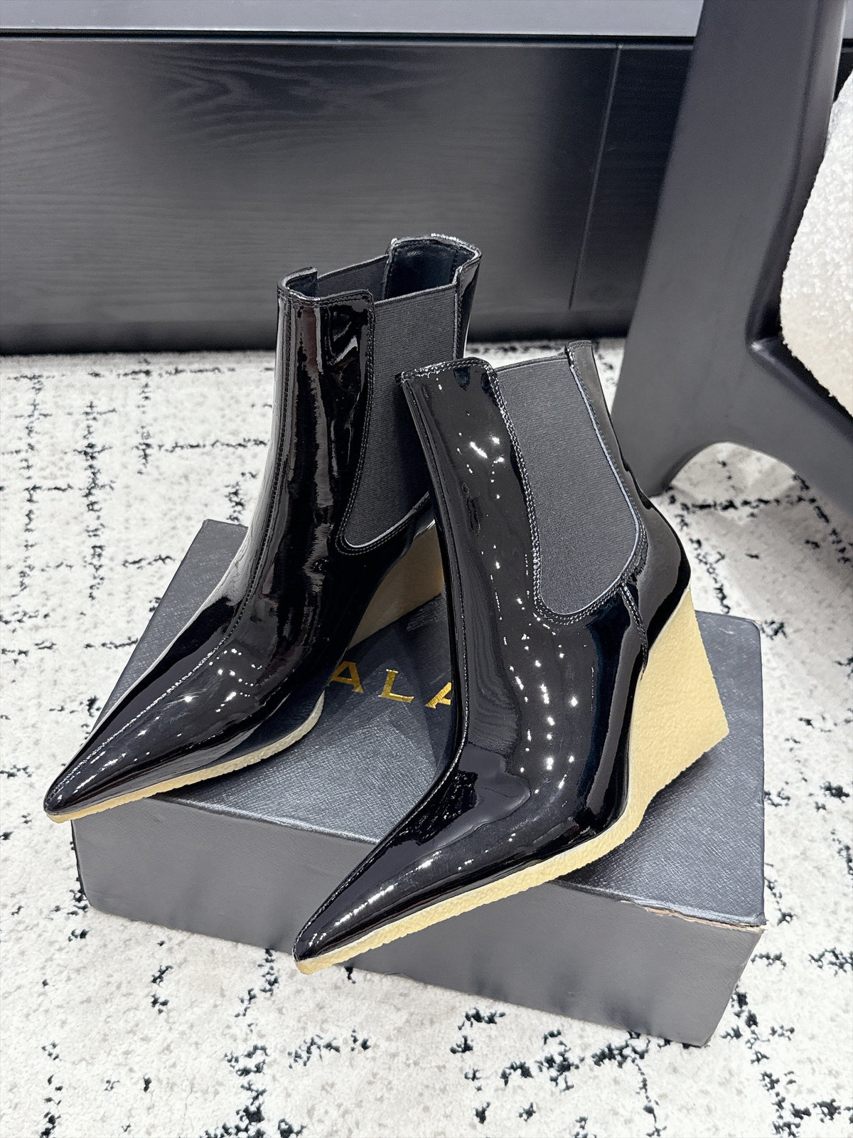 Alaia 26s Wedge Chelsea Boots 9cm Black Patent Leather 194435