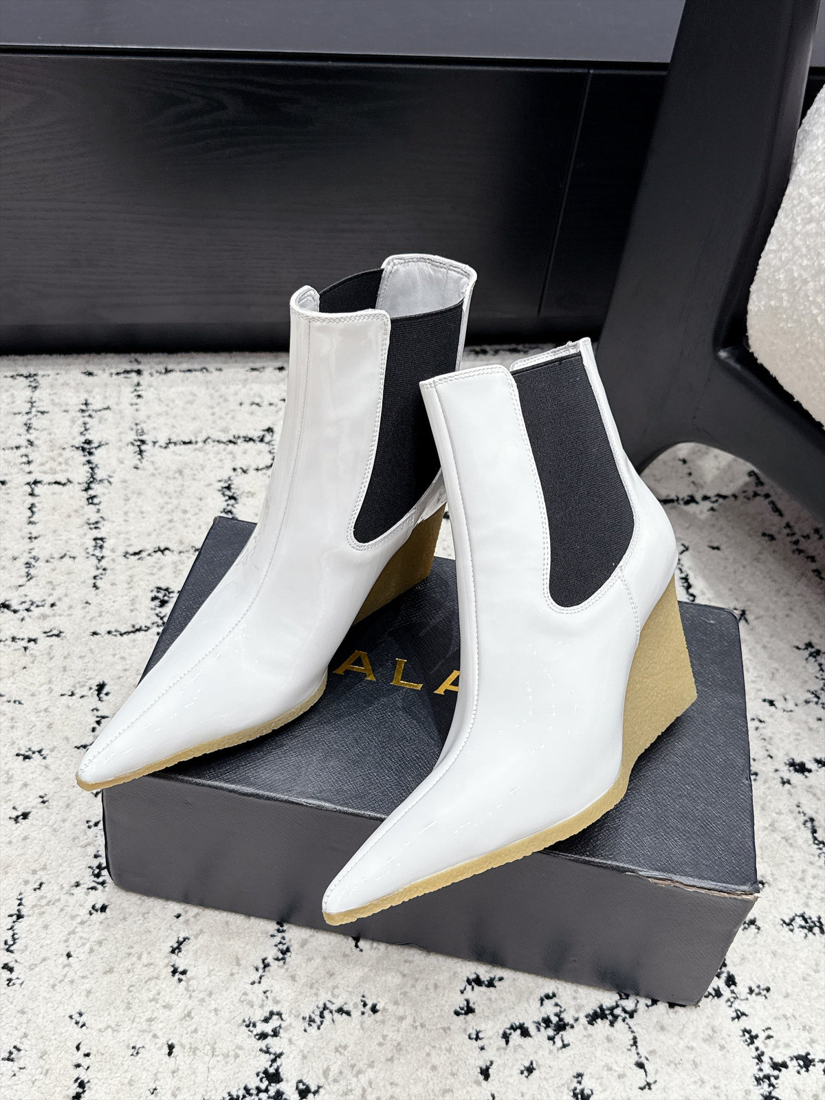 Alaia 26s Wedge Chelsea Boots 9cm White Leather 194436
