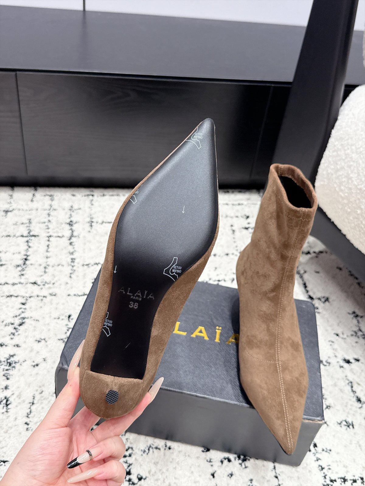 Alaia 26s Ankle Boots 5.5cm Beige Suede 194432