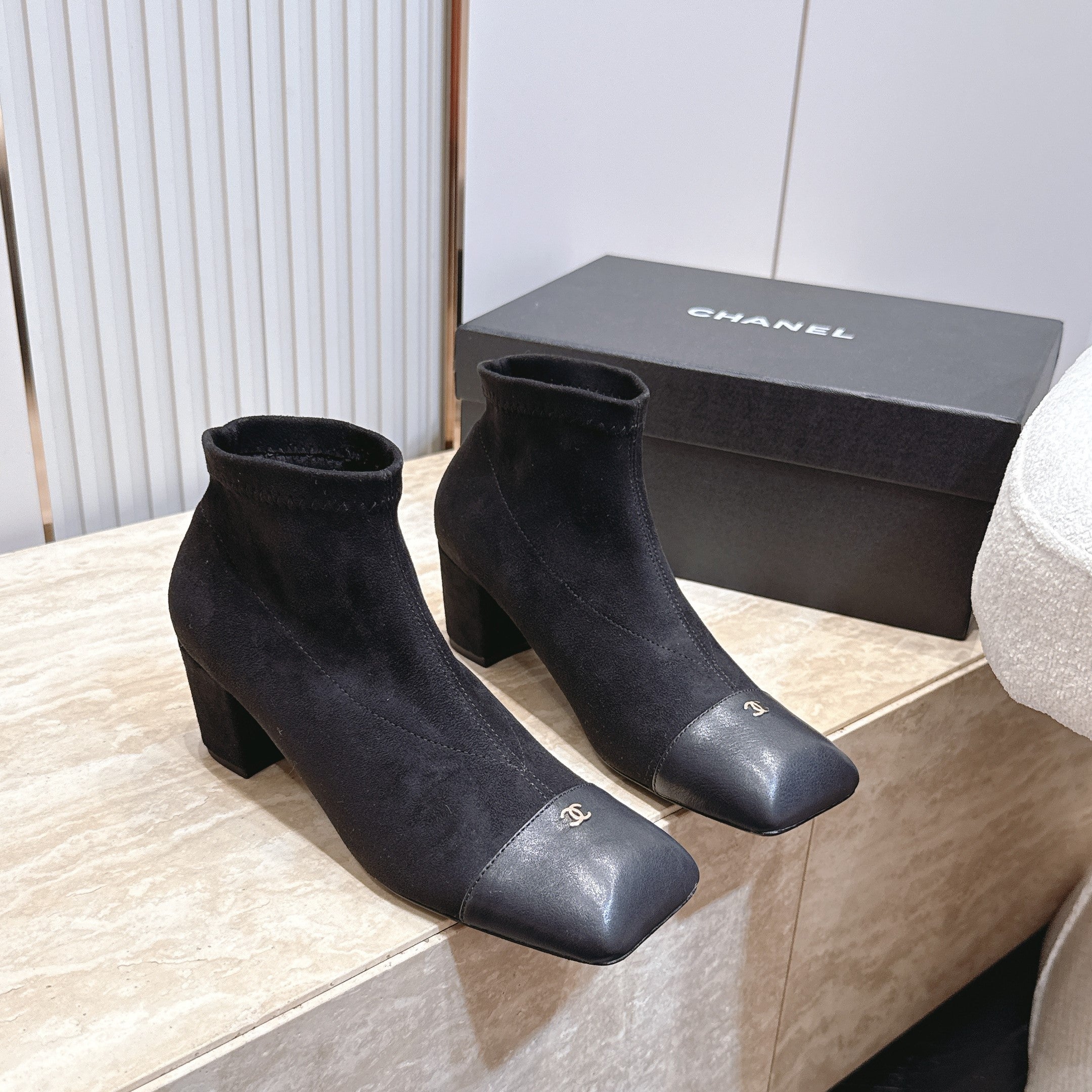 CC Suede Cap-Toe Ankle Boots Black Leather Suede 954085