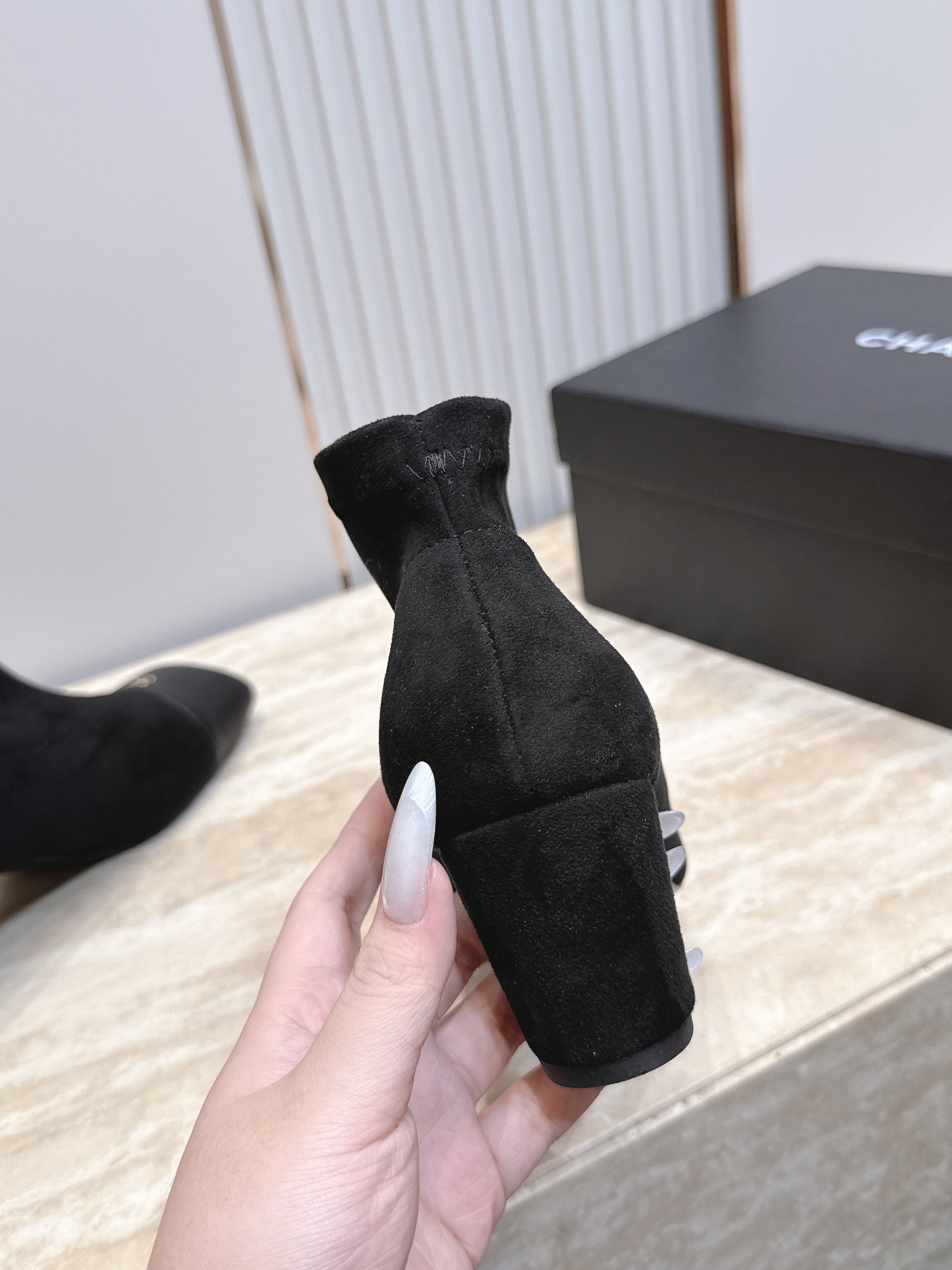 CC Suede Cap-Toe Ankle Boots Black Leather Suede 954085
