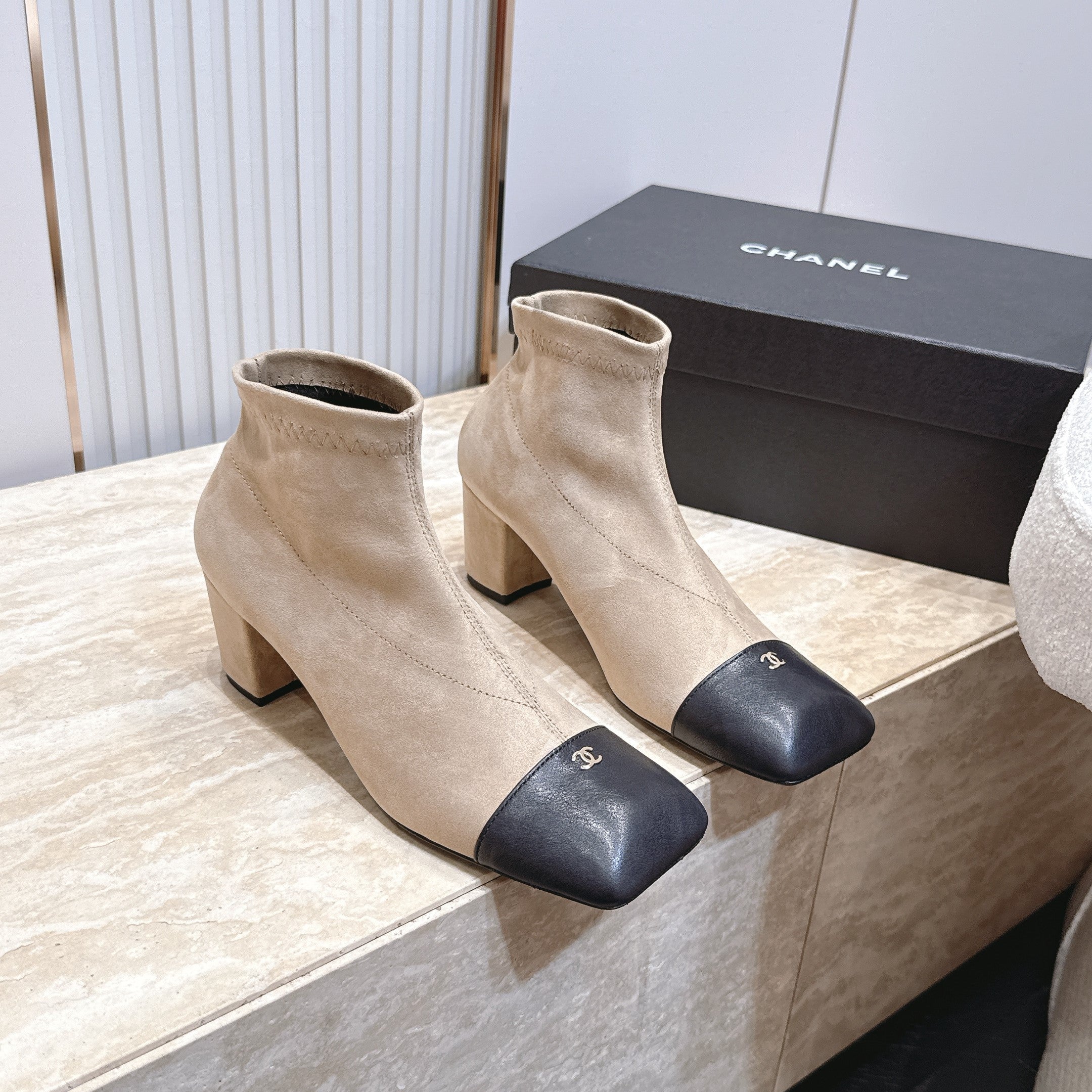 CC Suede Cap-Toe Ankle Boots Black Beige Leather Suede 954086
