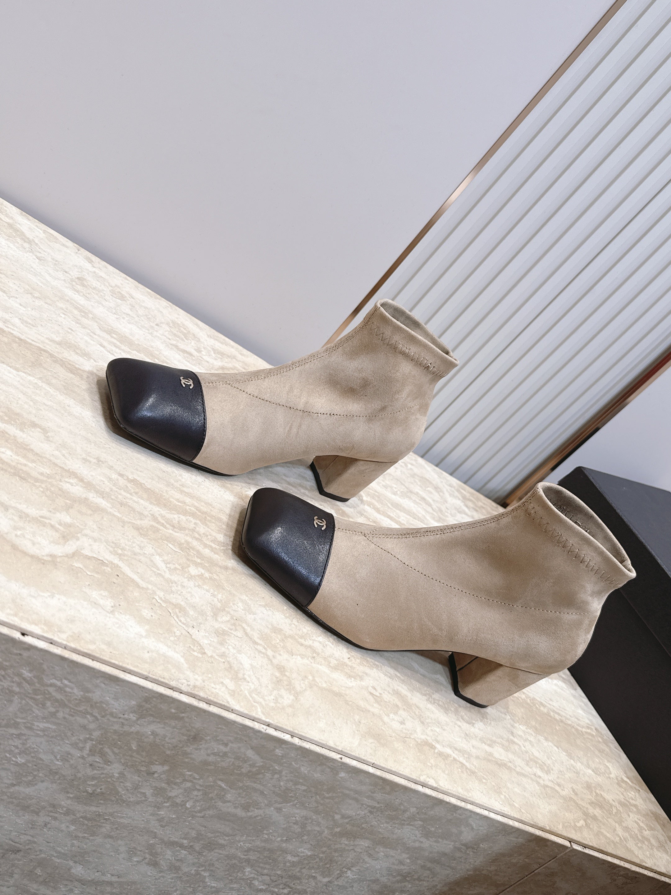 CC Suede Cap-Toe Ankle Boots Black Beige Leather Suede 954086