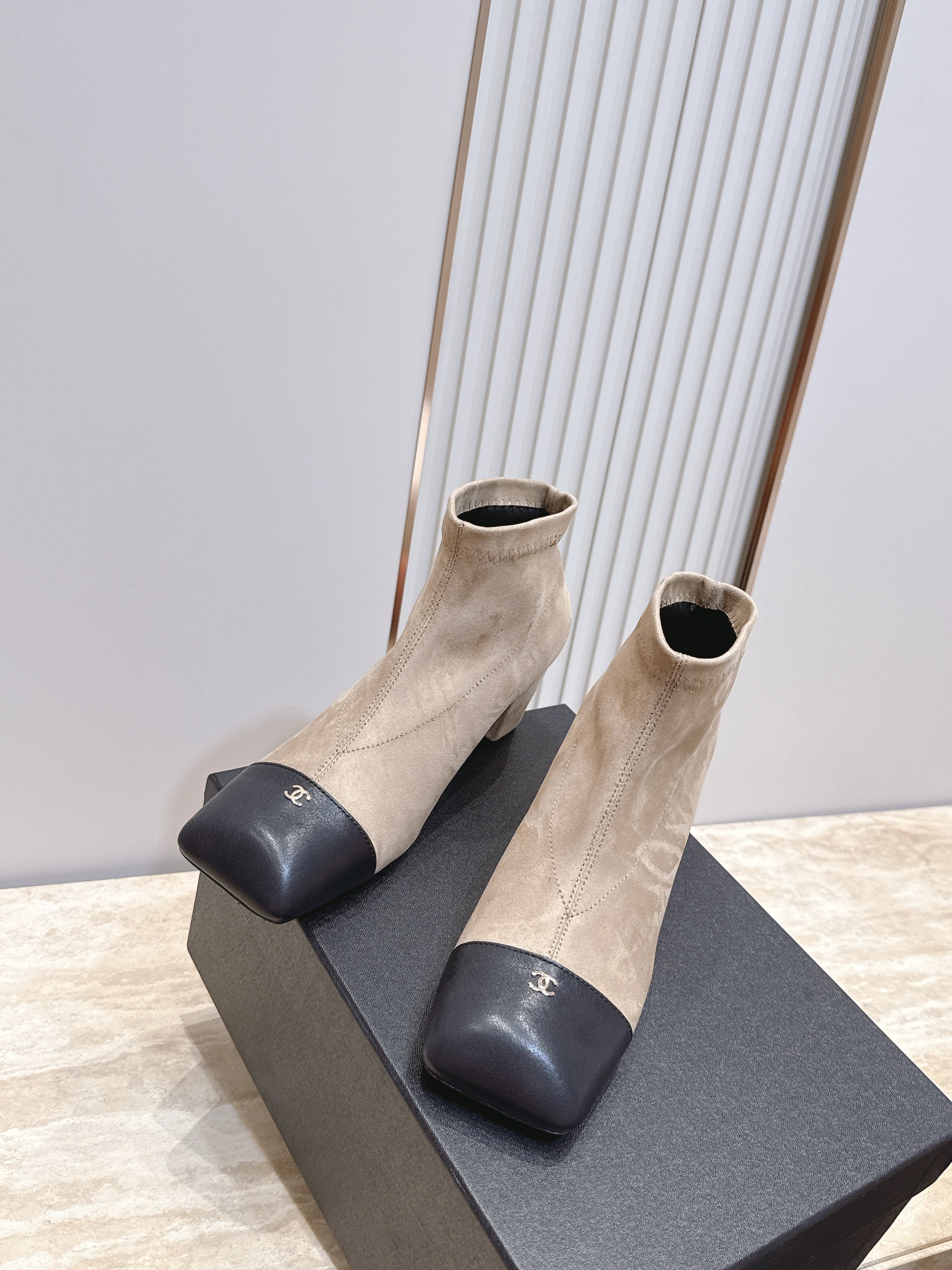 CC Suede Cap-Toe Ankle Boots Black Beige Leather Suede 954086