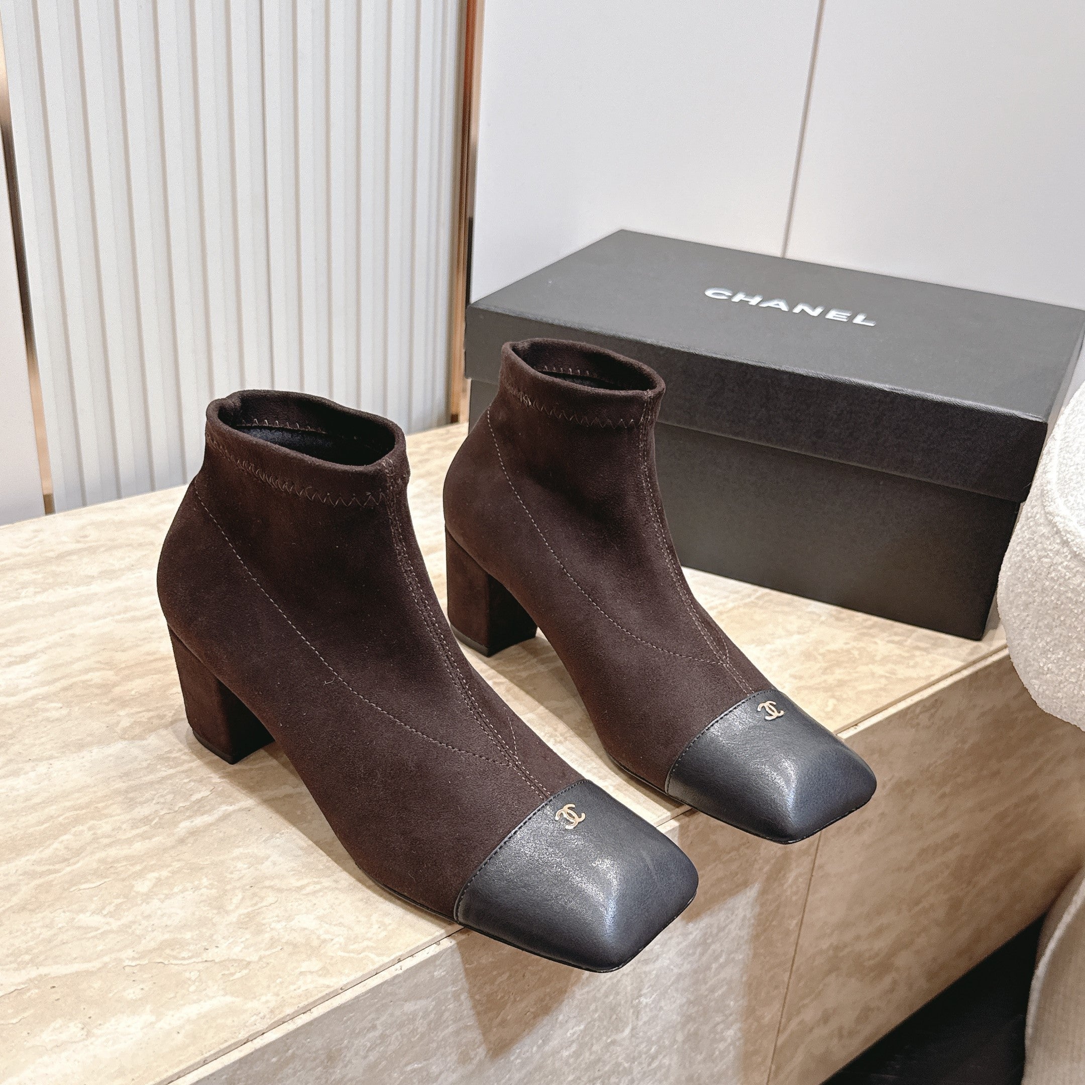 CC Suede Cap-Toe Ankle Boots Coffee Leather Suede 954087