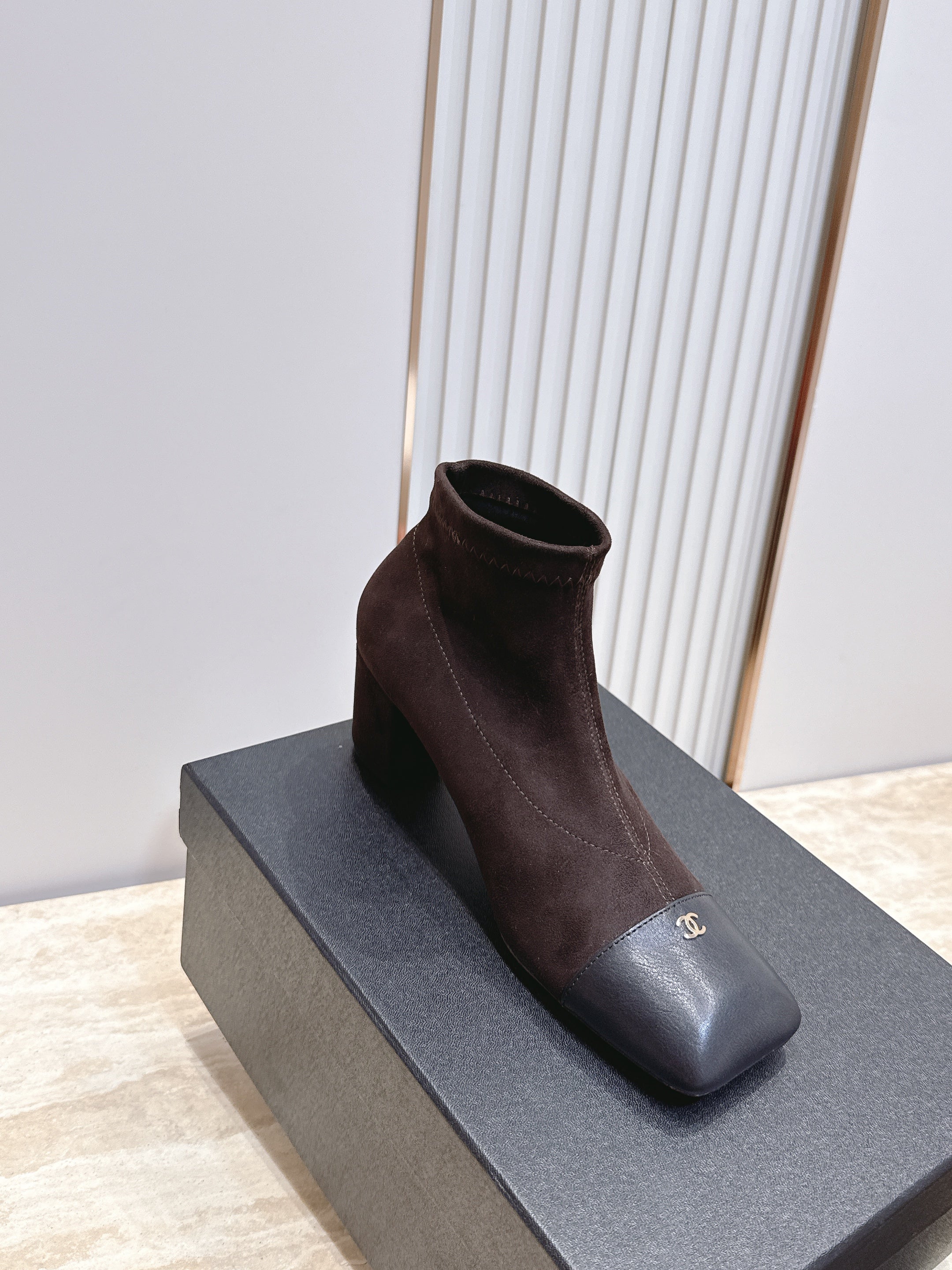 CC Suede Cap-Toe Ankle Boots Coffee Leather Suede 954087