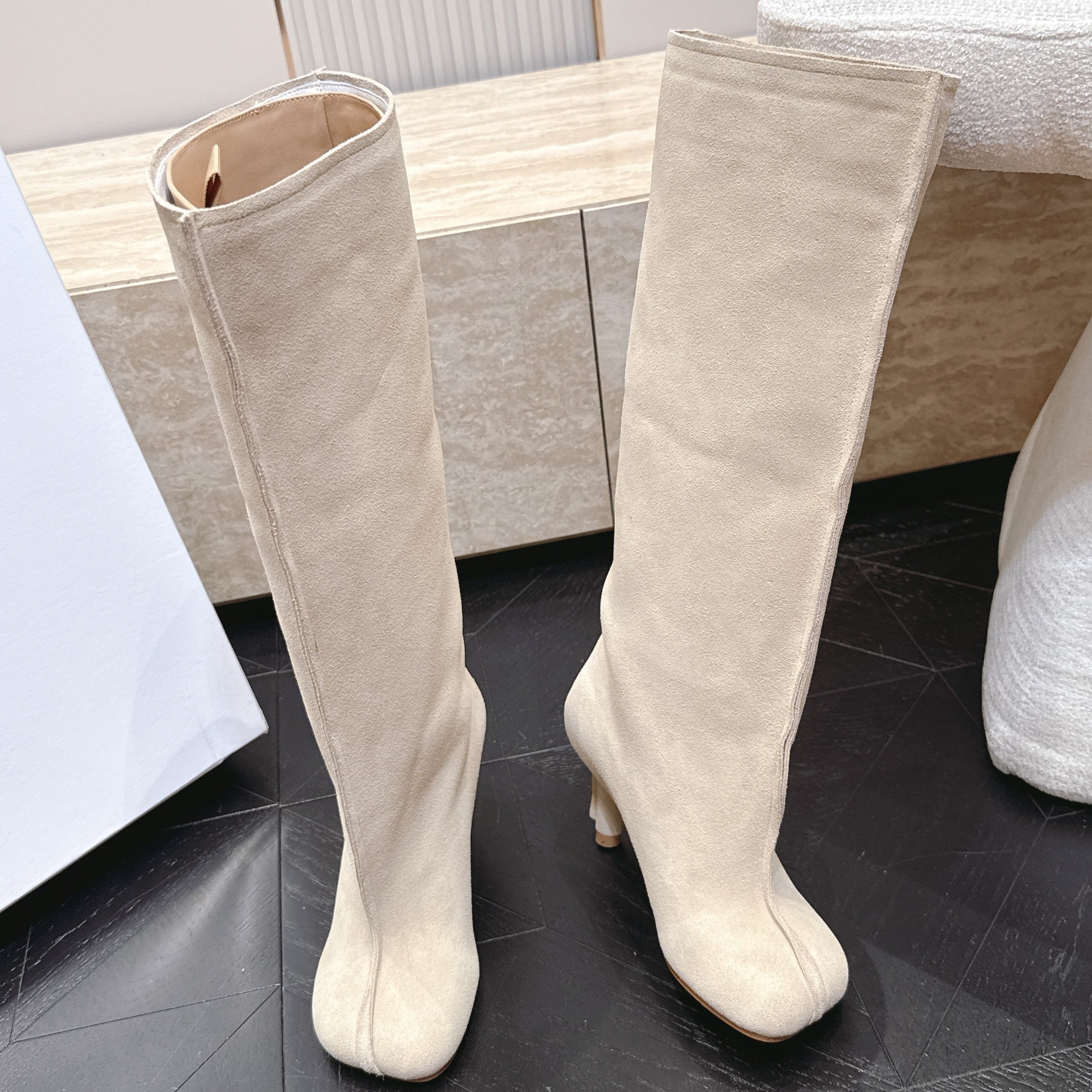 MM6 Anatomic Slip-on Boots 7cm Cream Suede 954407