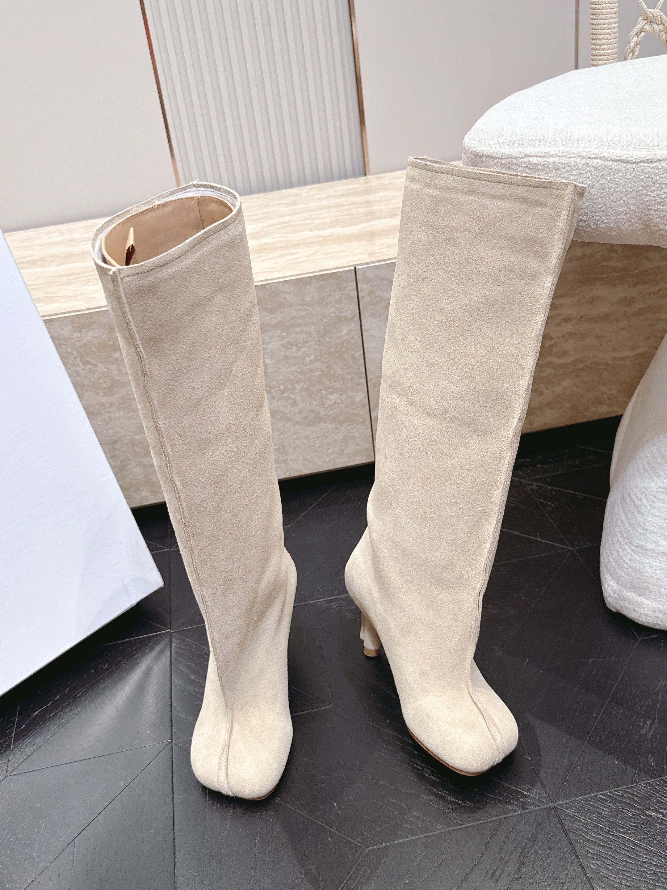 MM6 Anatomic Slip-on Boots 7cm Cream Suede 954407