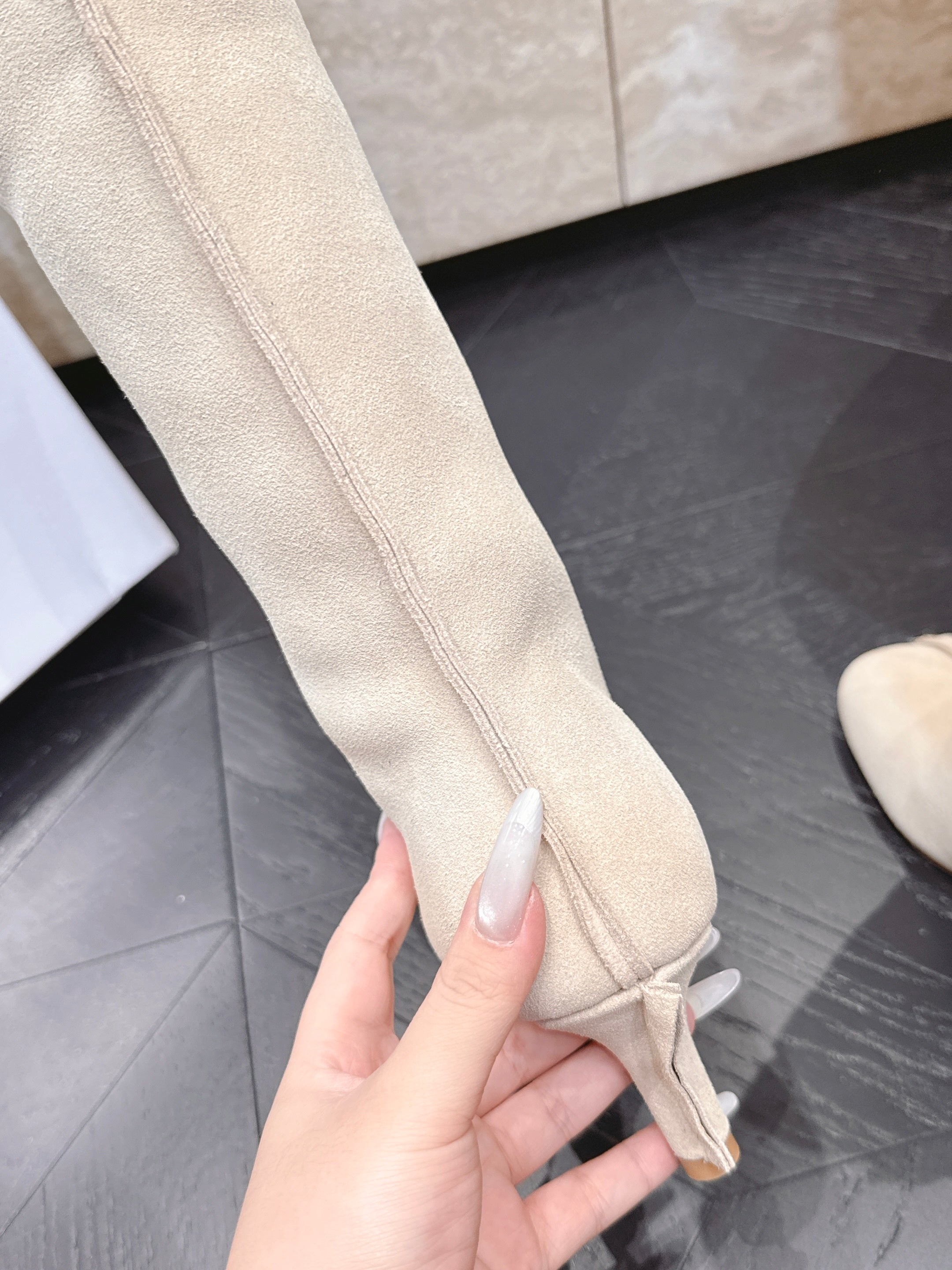 MM6 Anatomic Slip-on Boots 7cm Cream Suede 954407