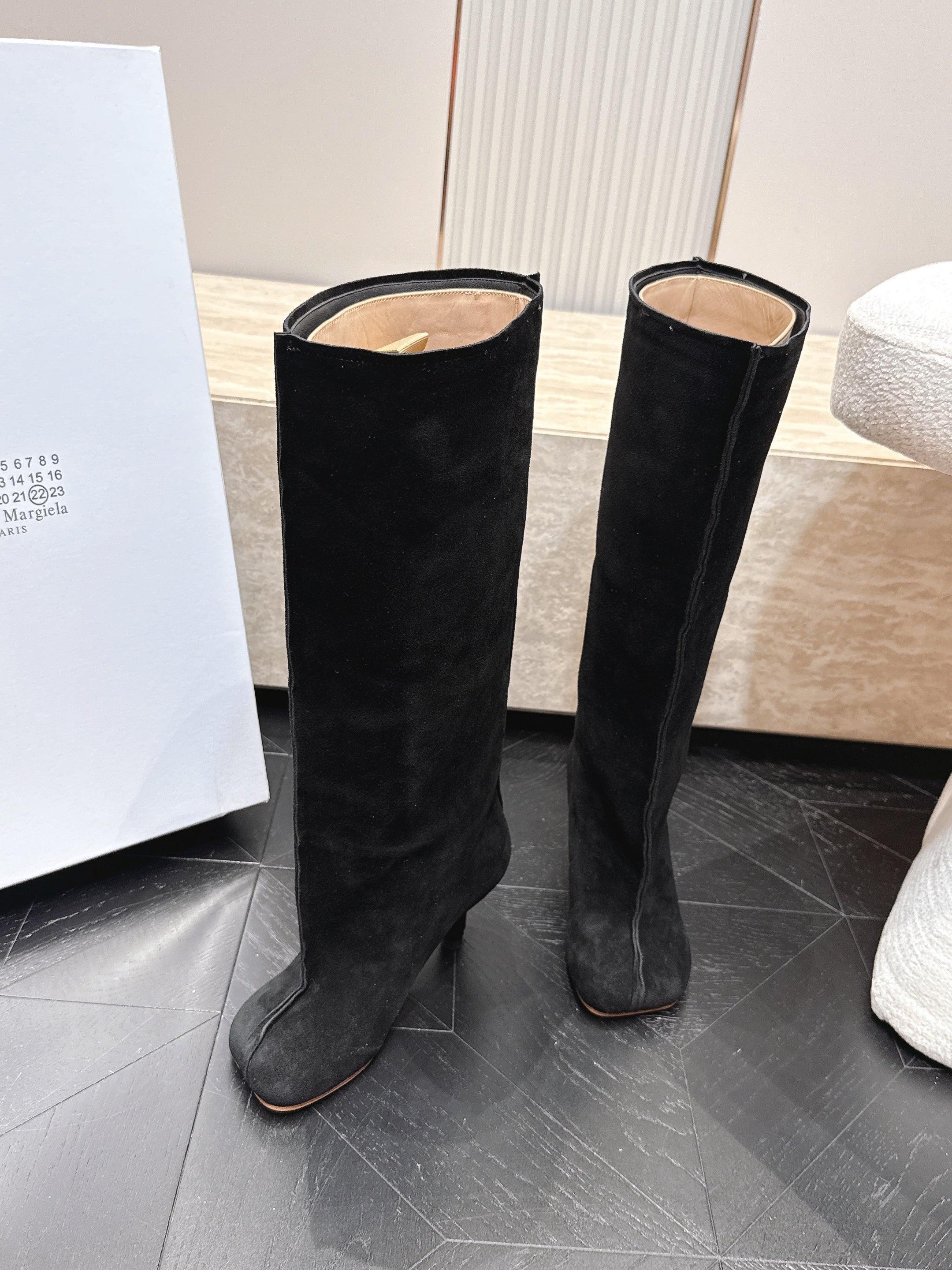 MM6 Anatomic Slip-on Boots 7cm Black Suede 954408