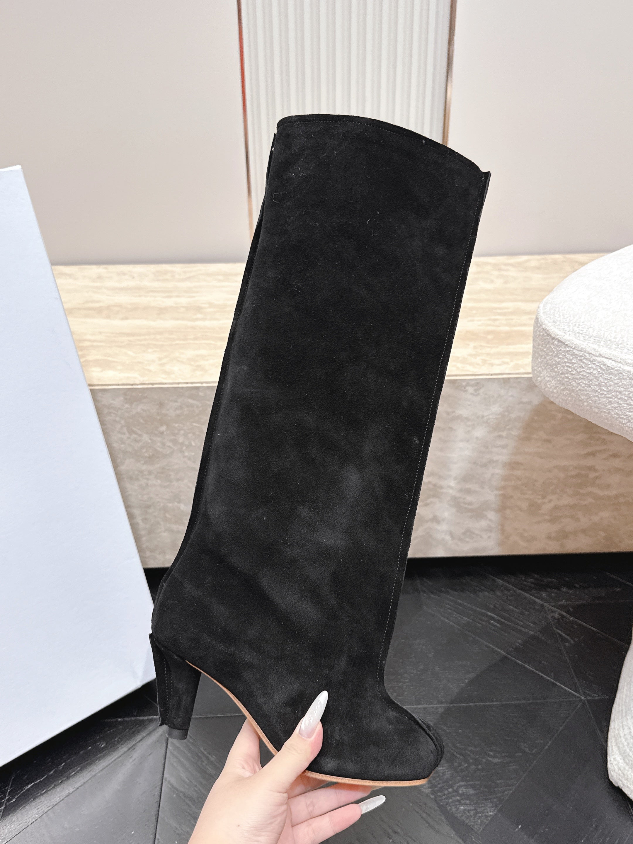 MM6 Anatomic Slip-on Boots 7cm Black Suede 954408