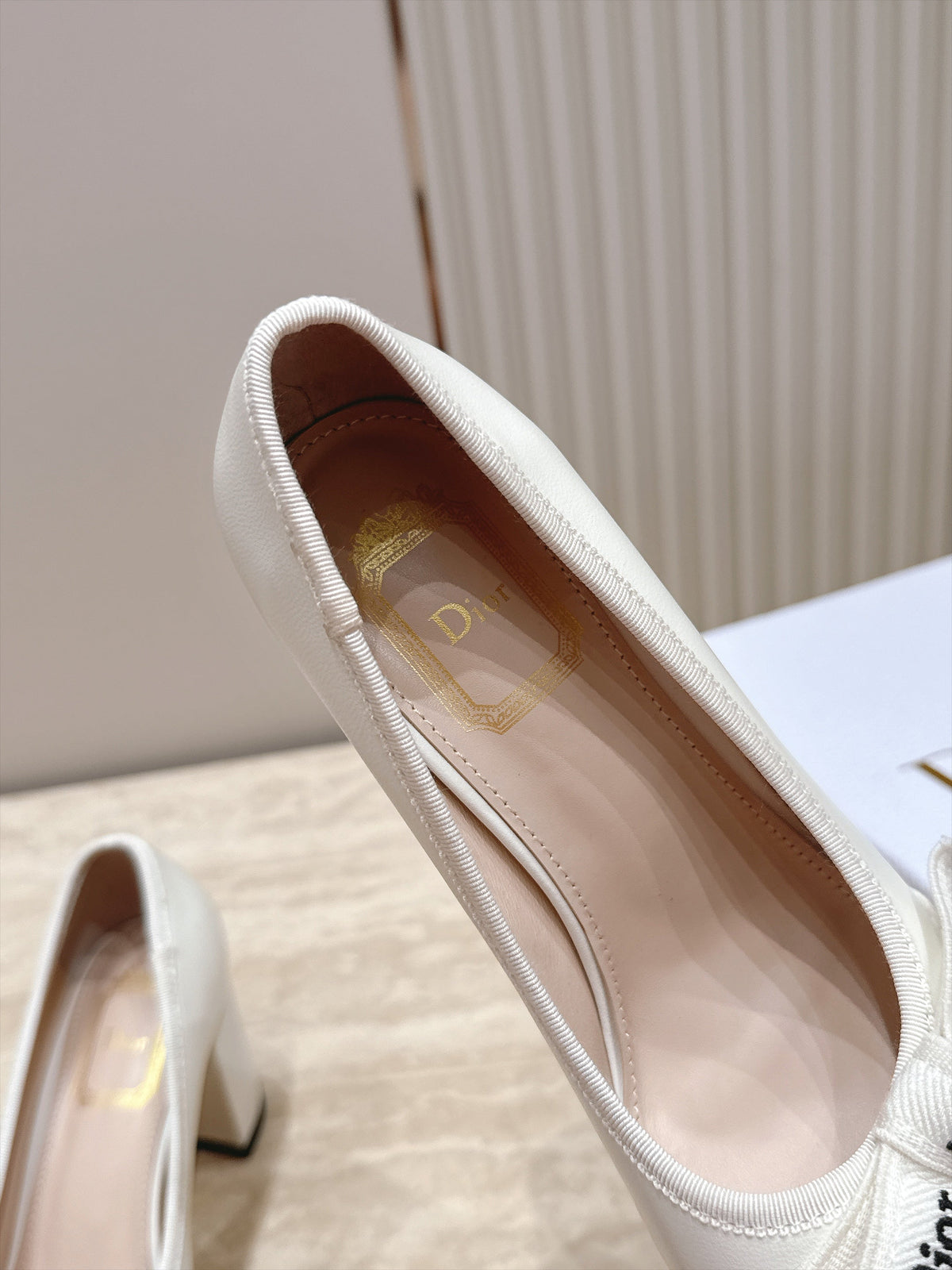 CD 26s Block Heel Pumps 7cm Off White Leather 121650