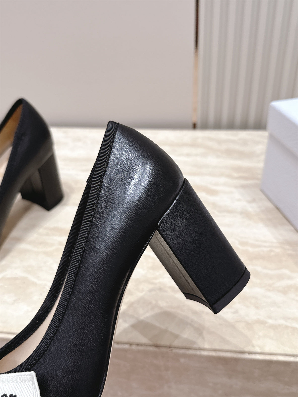 CD 26s Block Heel Pumps 7cm Black Leather 121652