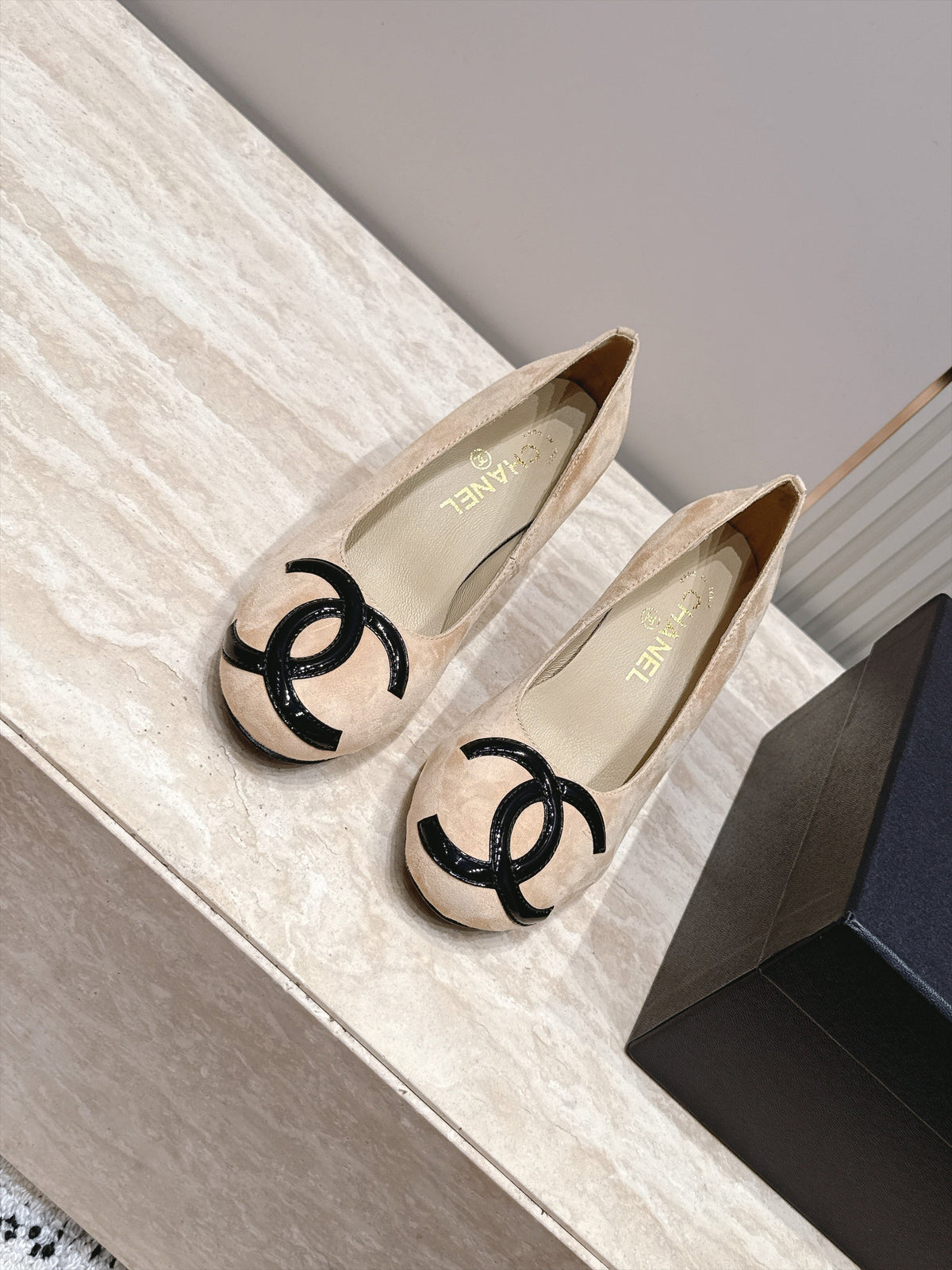 CC 26s Block Heel Pumps 6cm Beige Suede 121623