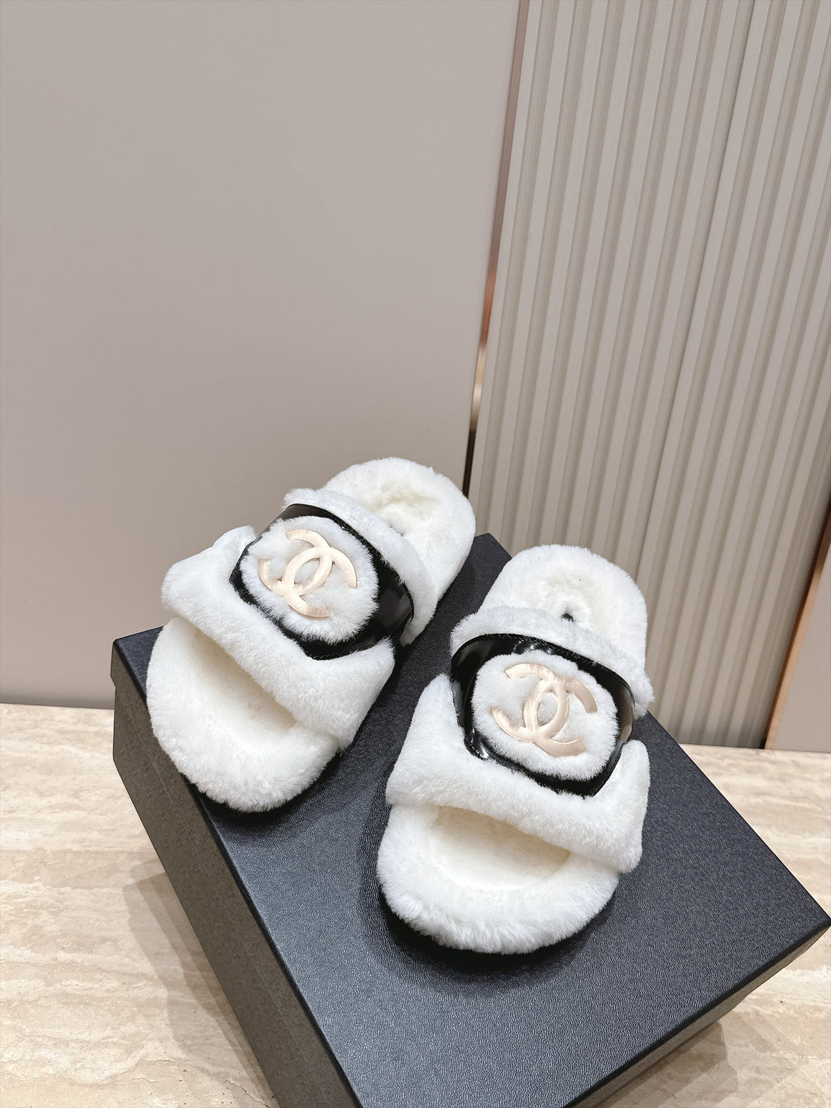 CC 26s Shearling Slides 2cm White Fur 121625