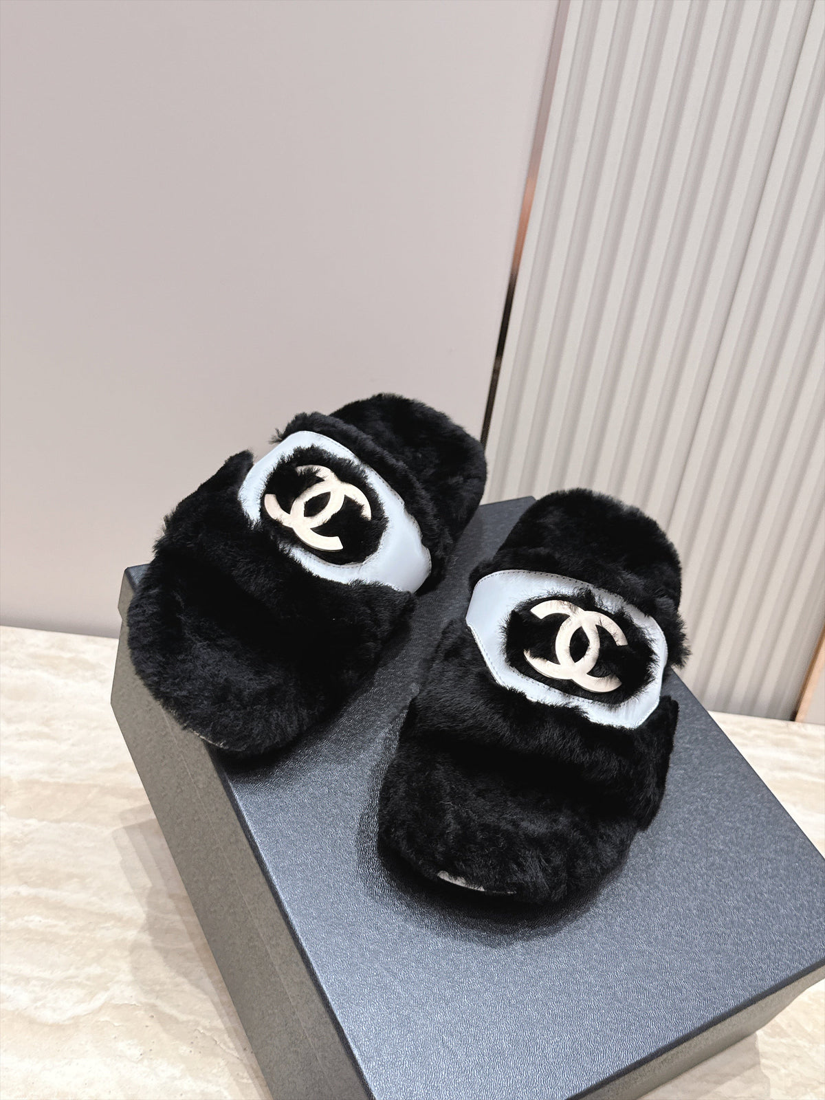 CC 26s Shearling Slides 2cm Black Fur 121627