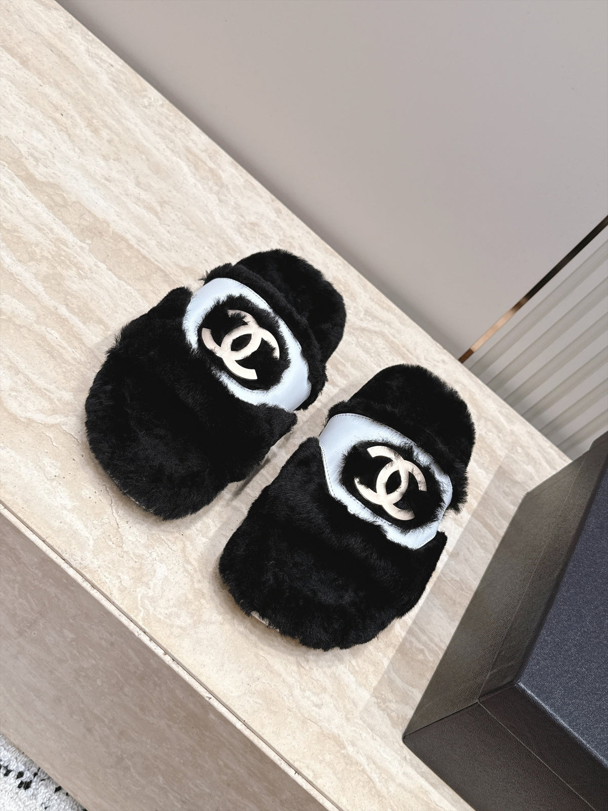 CC 26s Shearling Slides 2cm Black Fur 121627