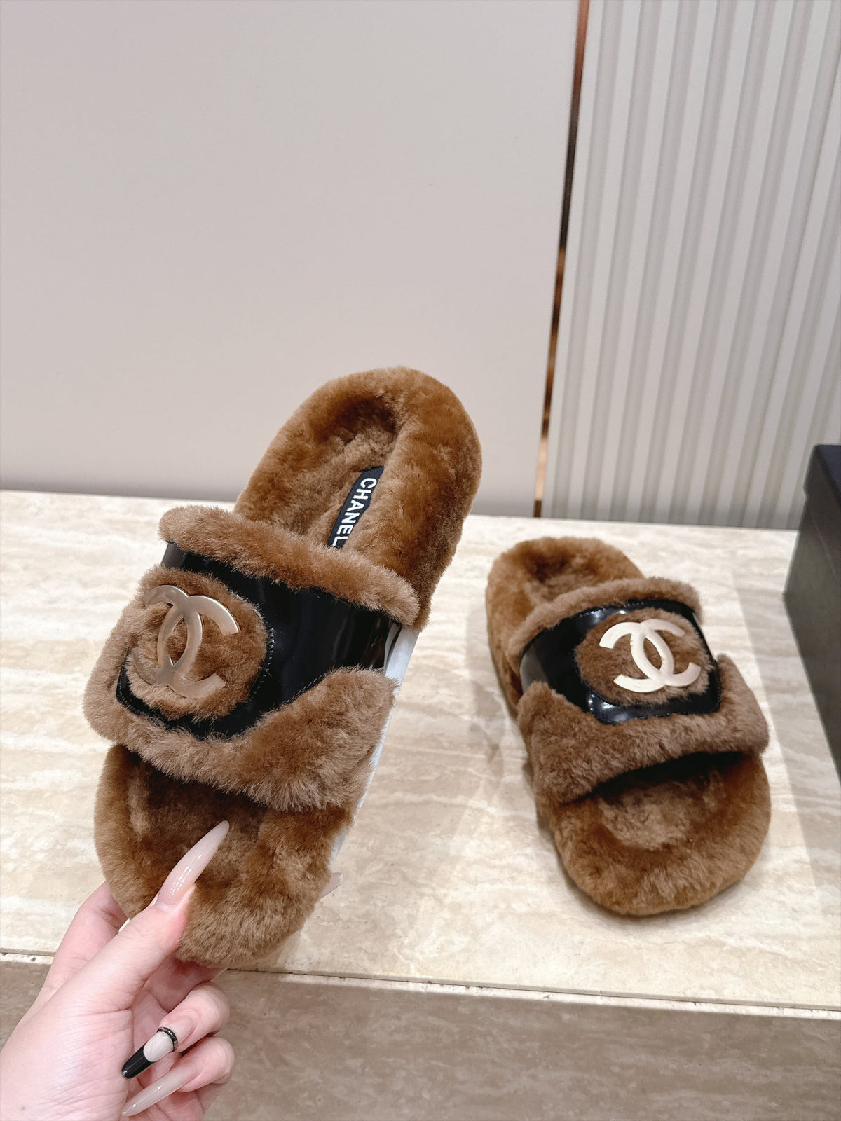 CC 26s Shearling Slides 2cm Brown Fur 121628
