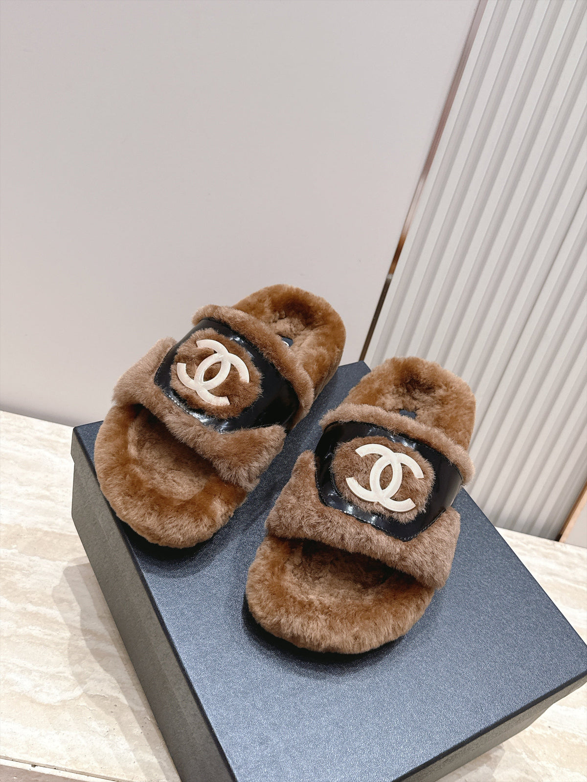 CC 26s Shearling Slides 2cm Brown Fur 121628
