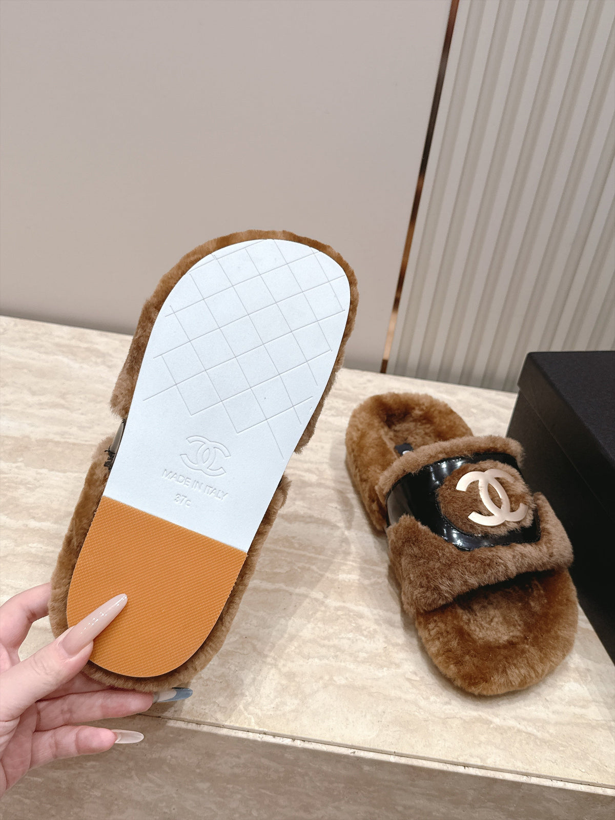 CC 26s Shearling Slides 2cm Brown Fur 121628